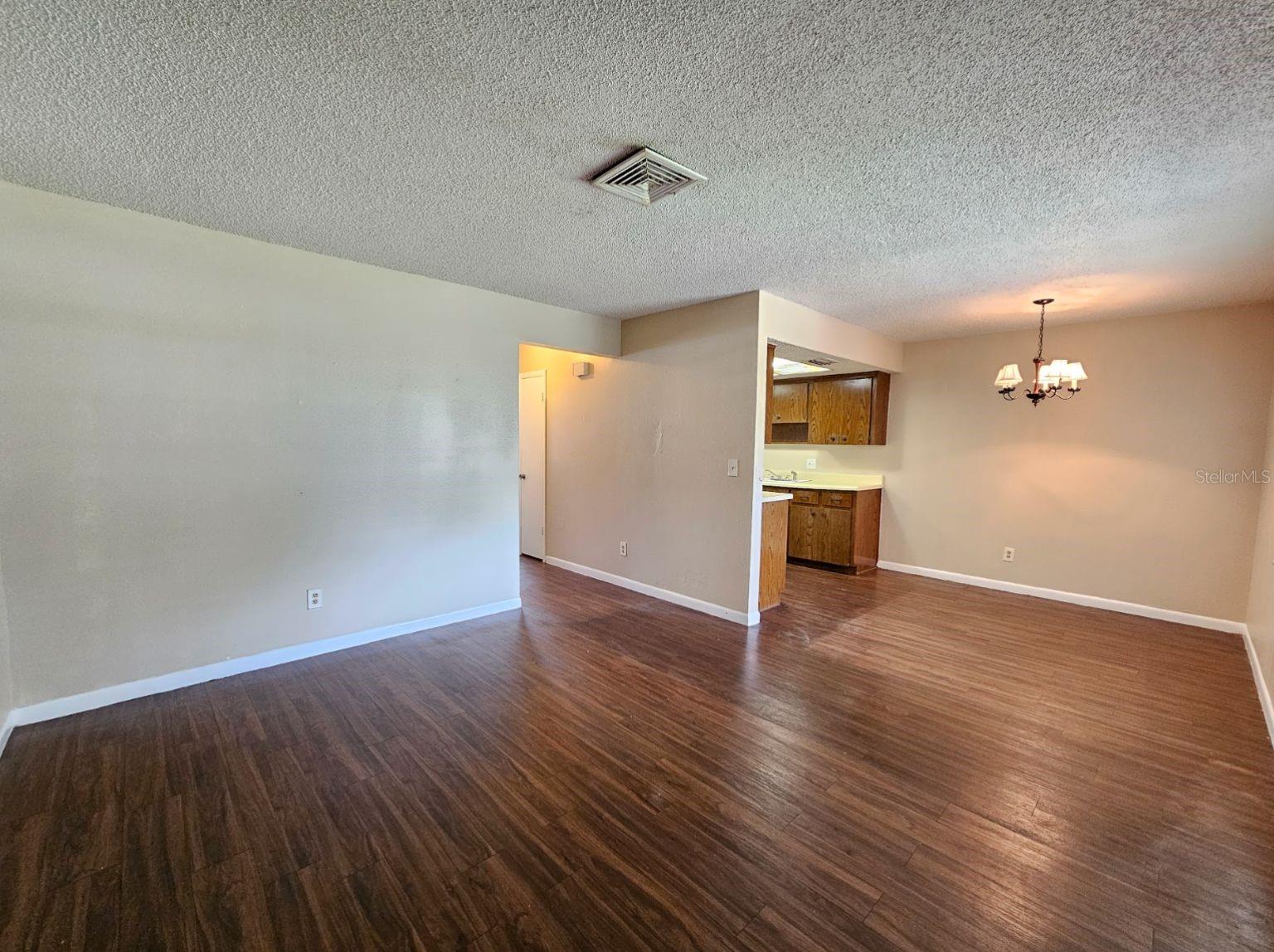 Image 4 of 14 For 221 Jefferson Circle N