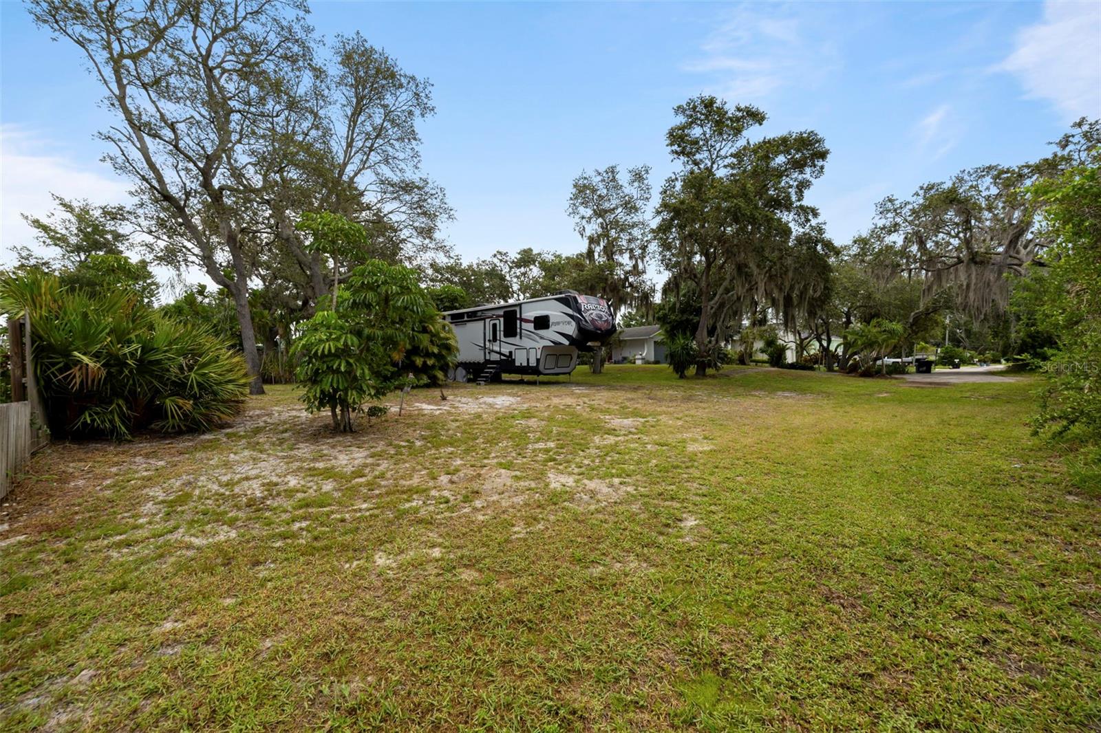 Image 32 of 59 For 818 Eunice Drive