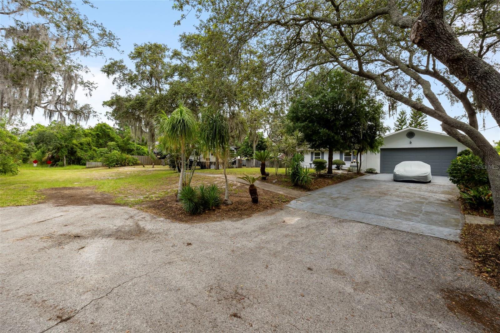 Image 4 of 59 For 818 Eunice Drive