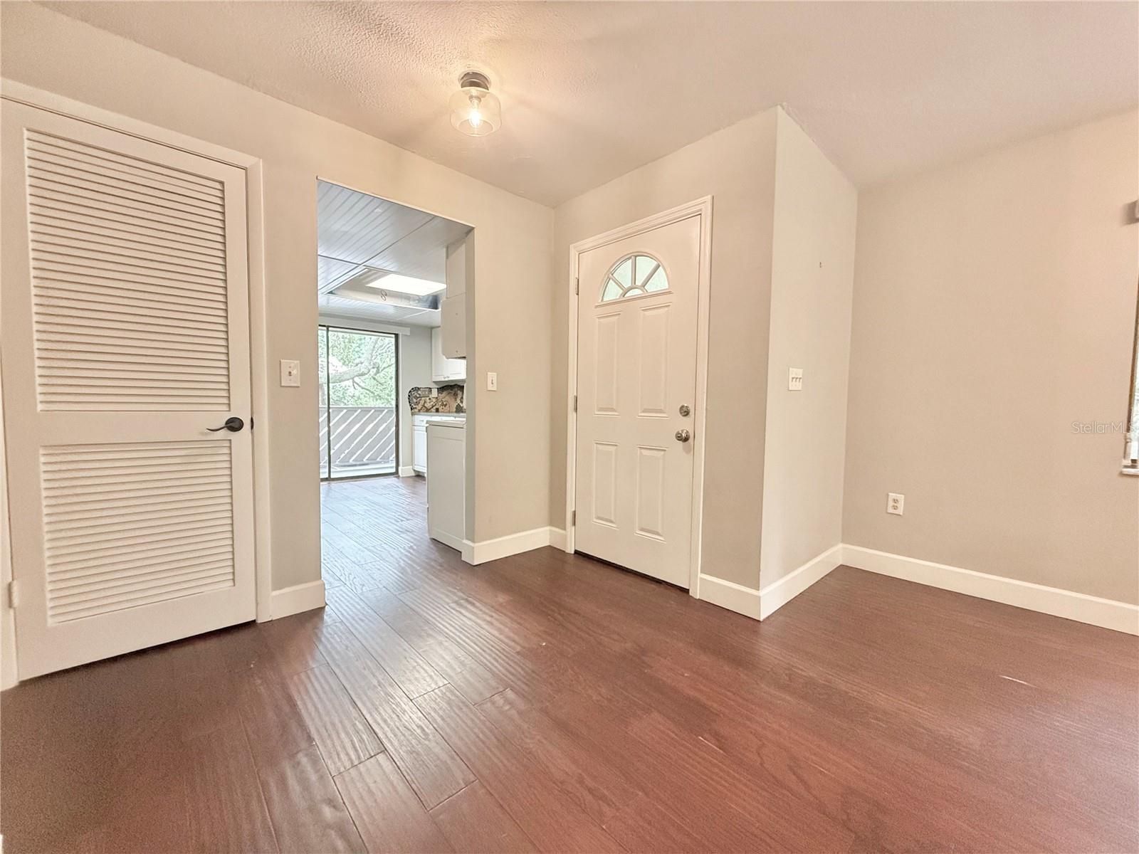 Image 10 of 34 For 607 Summerhill Court C