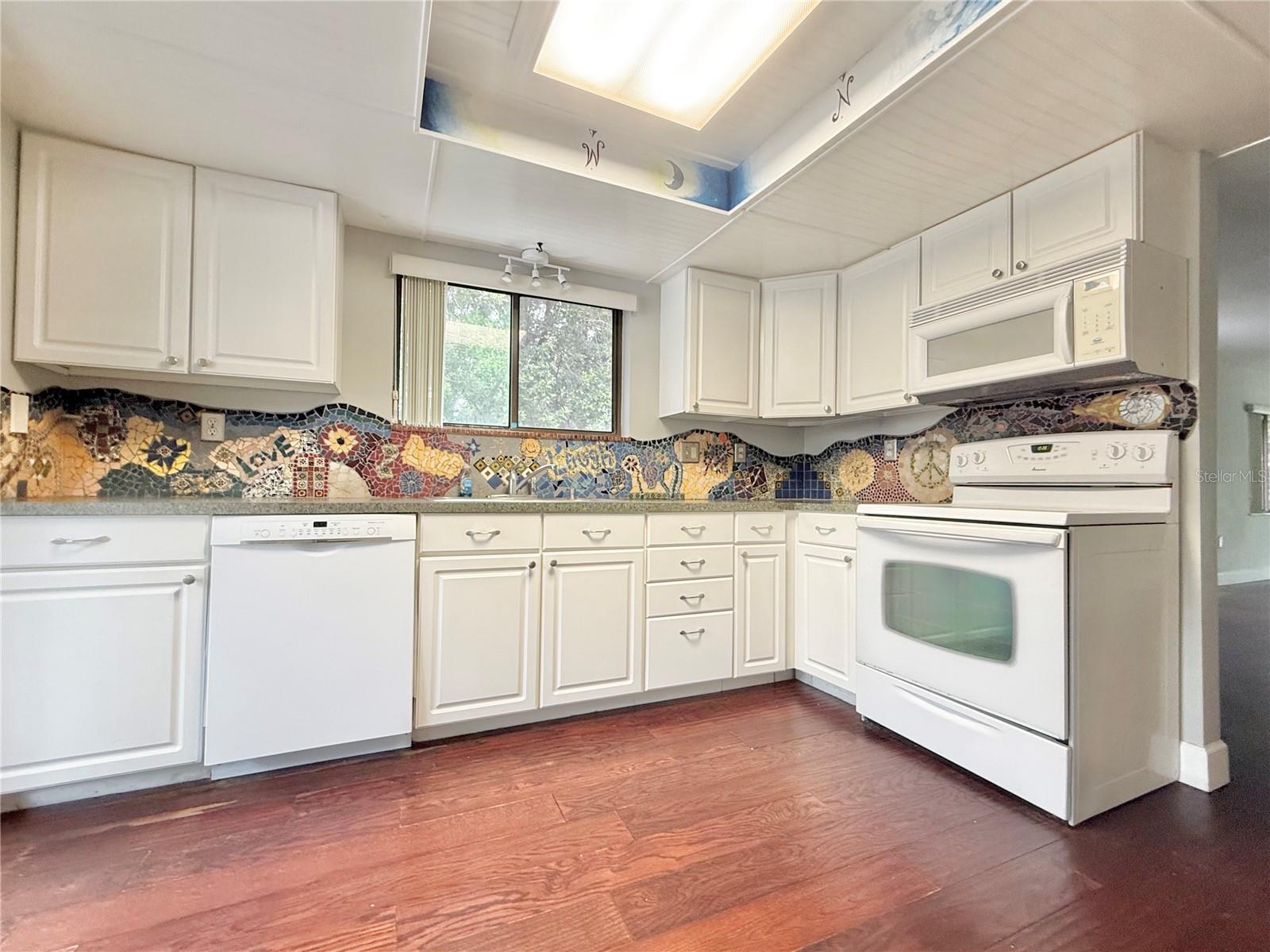 Image 11 of 34 For 607 Summerhill Court C