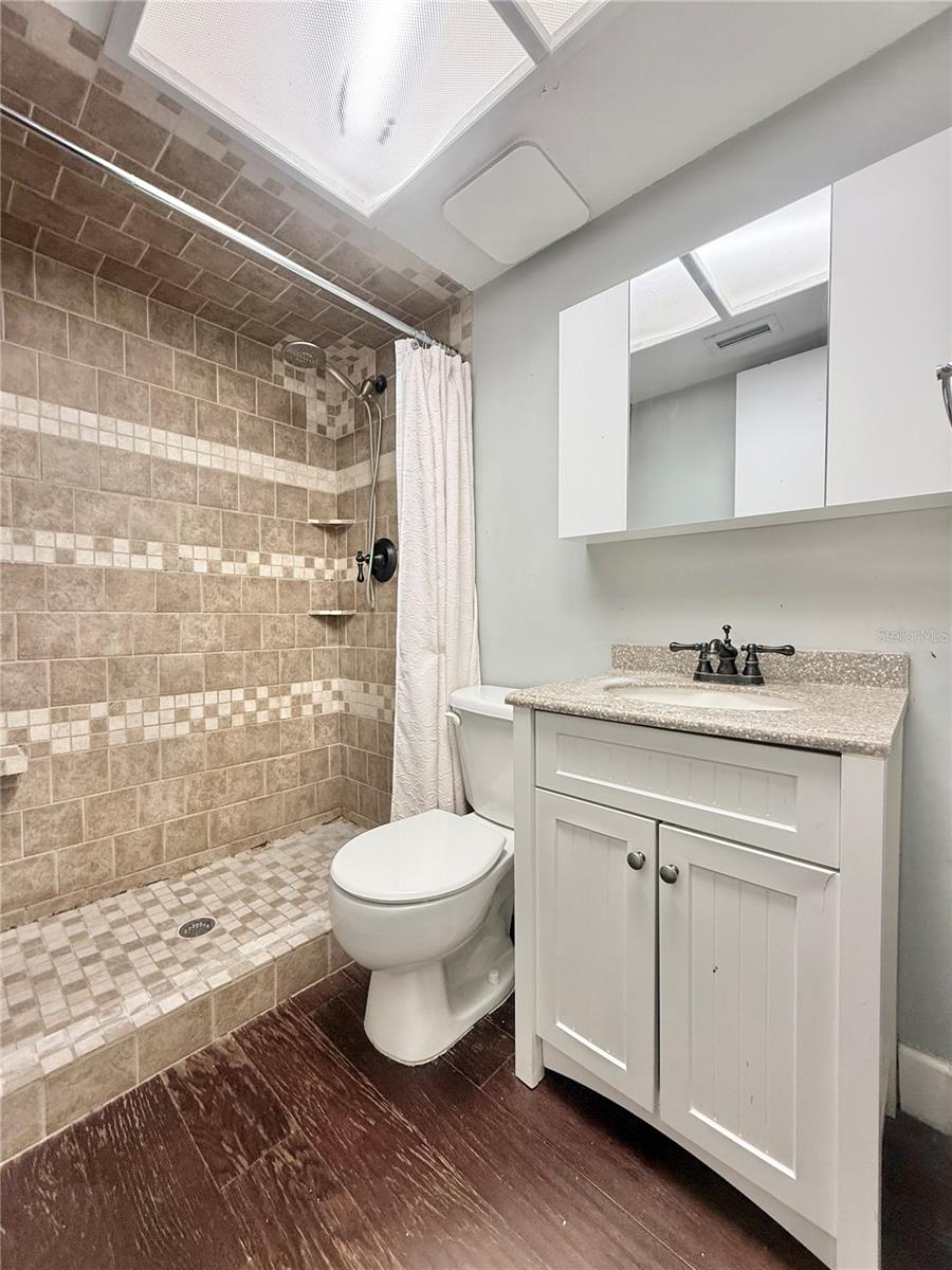 Image 26 of 34 For 607 Summerhill Court C