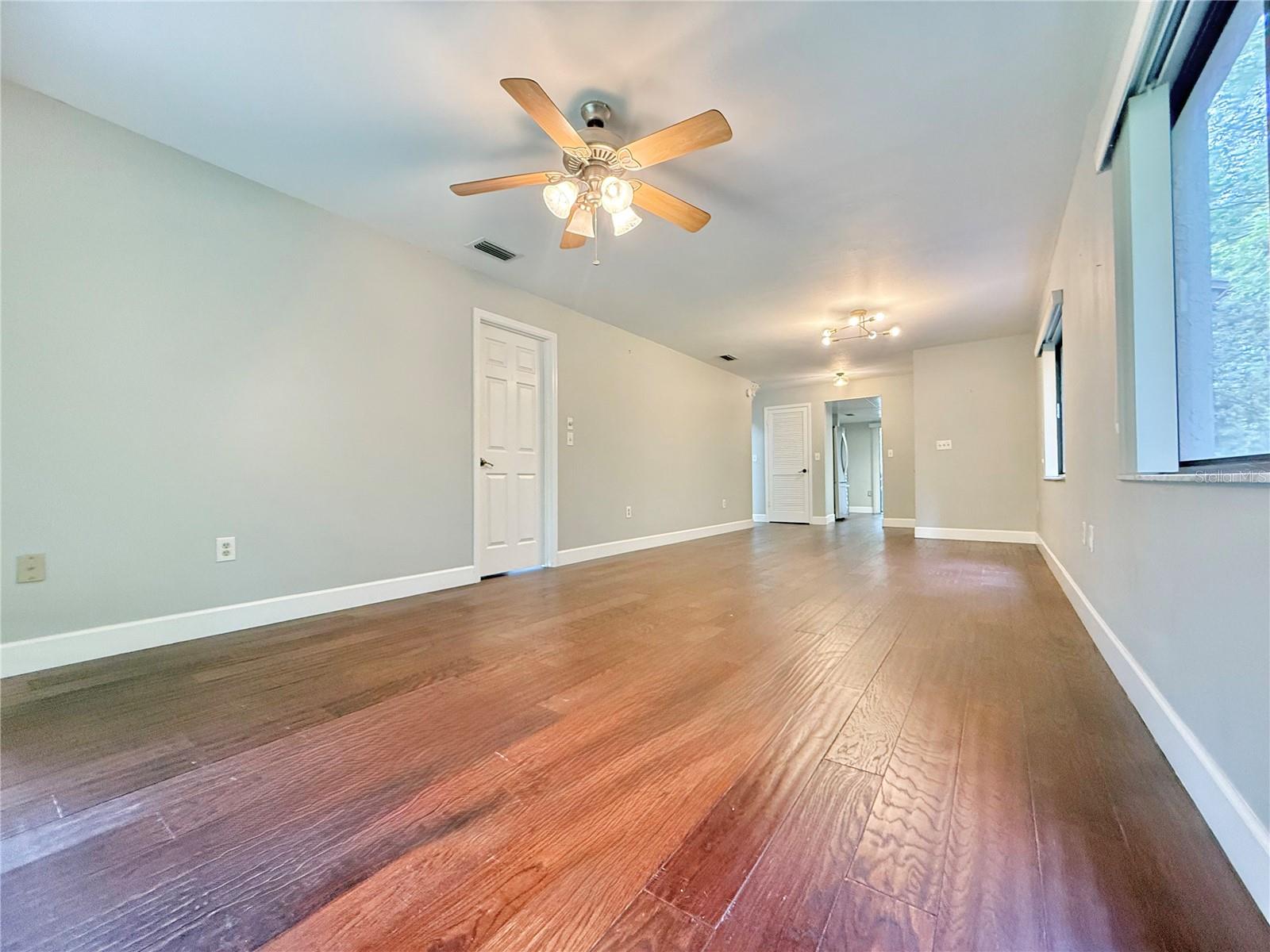 Image 9 of 34 For 607 Summerhill Court C