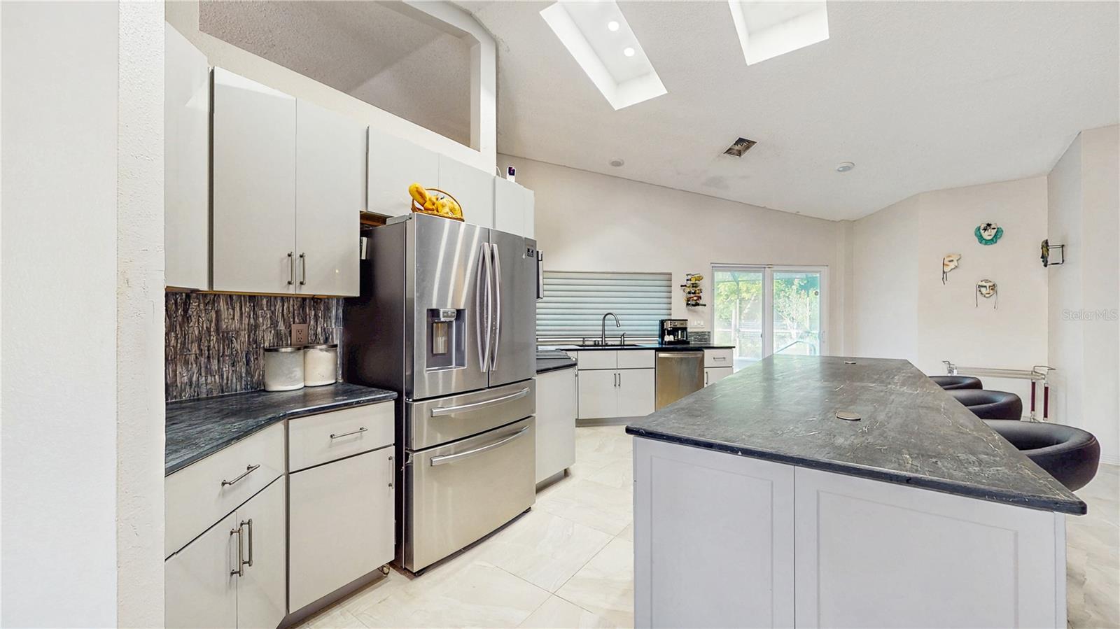 Listing photo id 11 for 8278 Spring Hill Drive