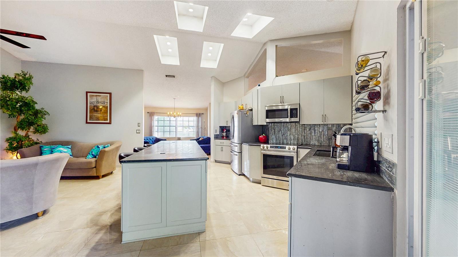 Listing photo id 12 for 8278 Spring Hill Drive