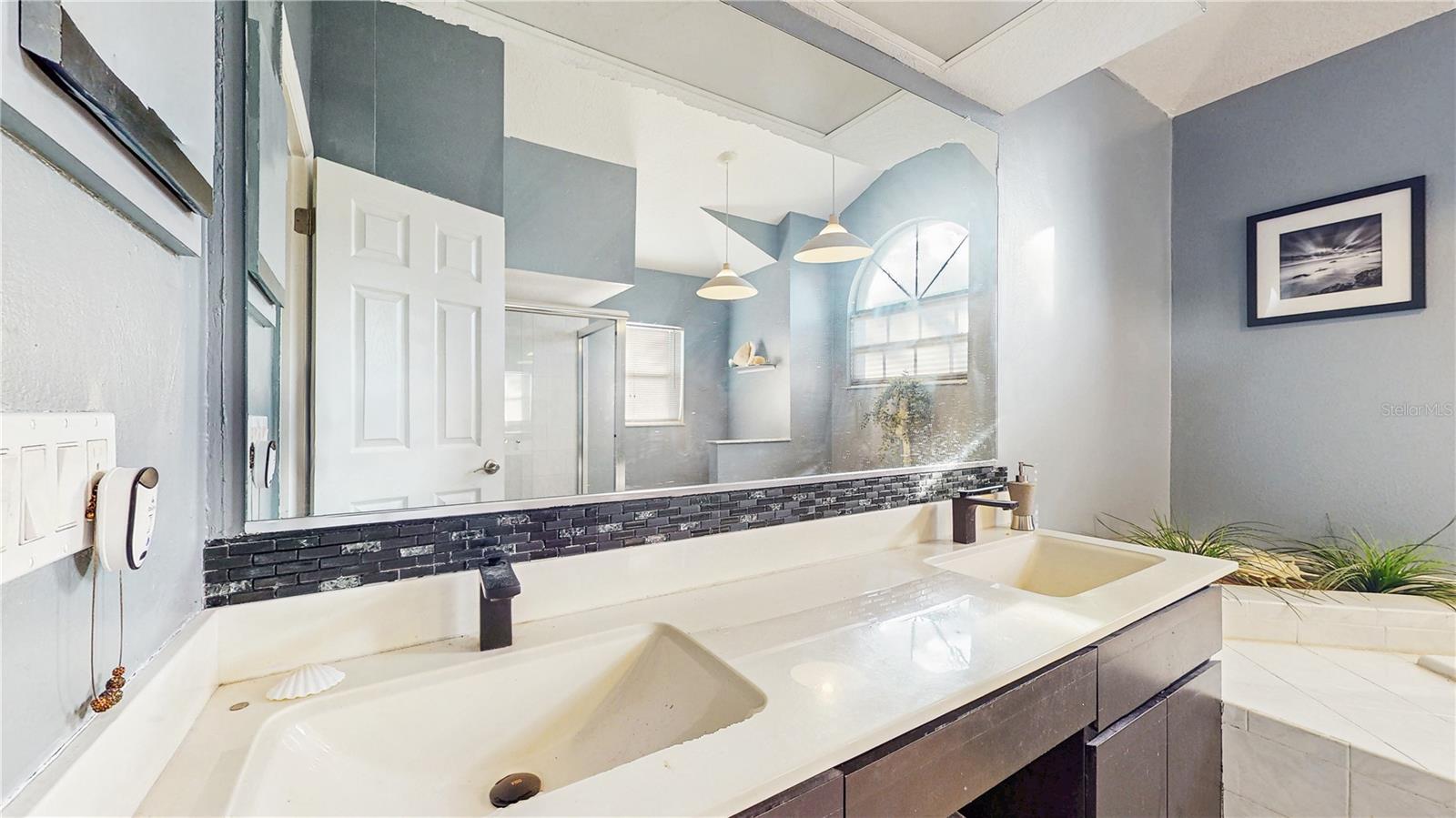 Listing photo id 17 for 8278 Spring Hill Drive
