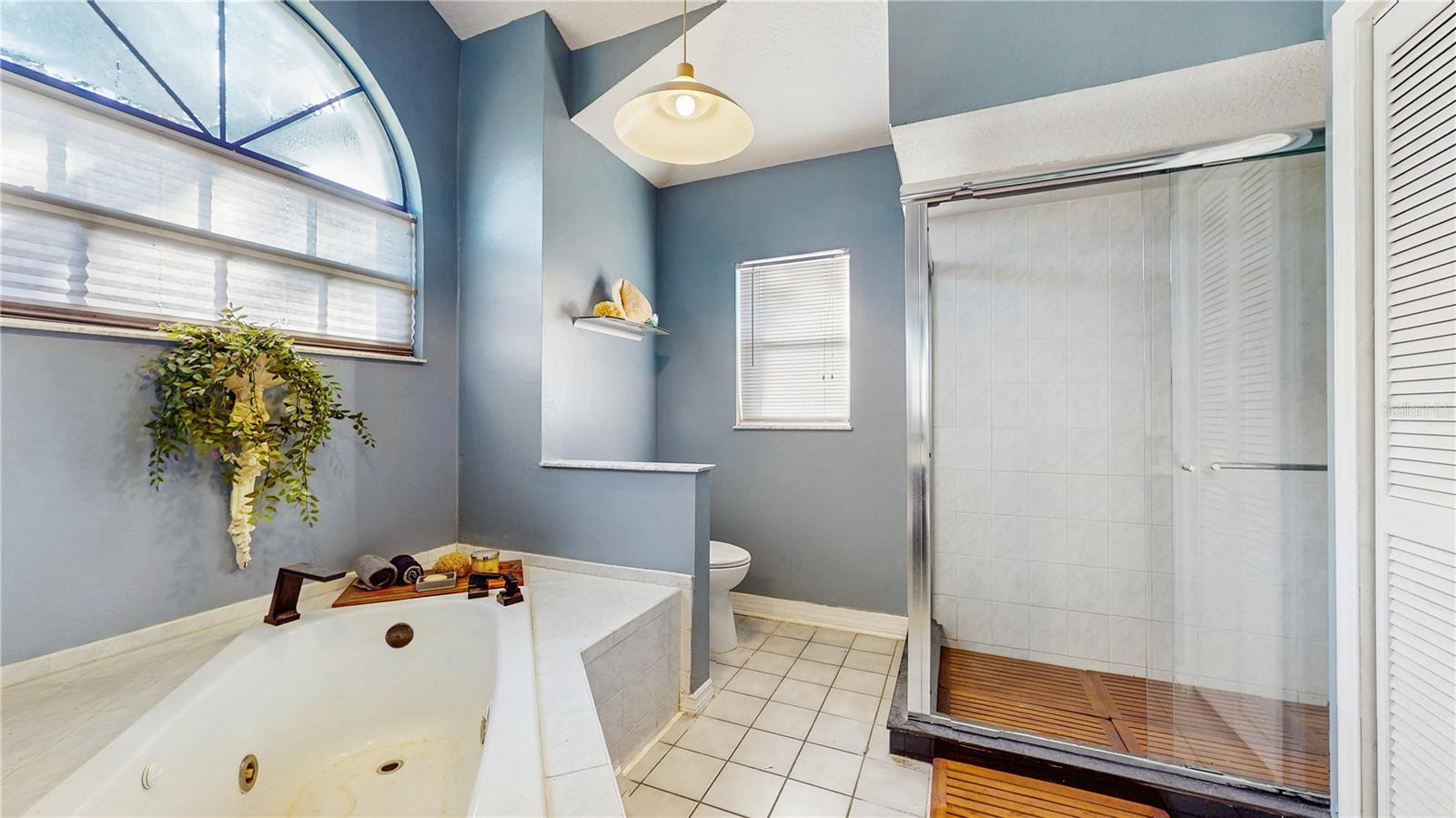 Listing photo id 18 for 8278 Spring Hill Drive