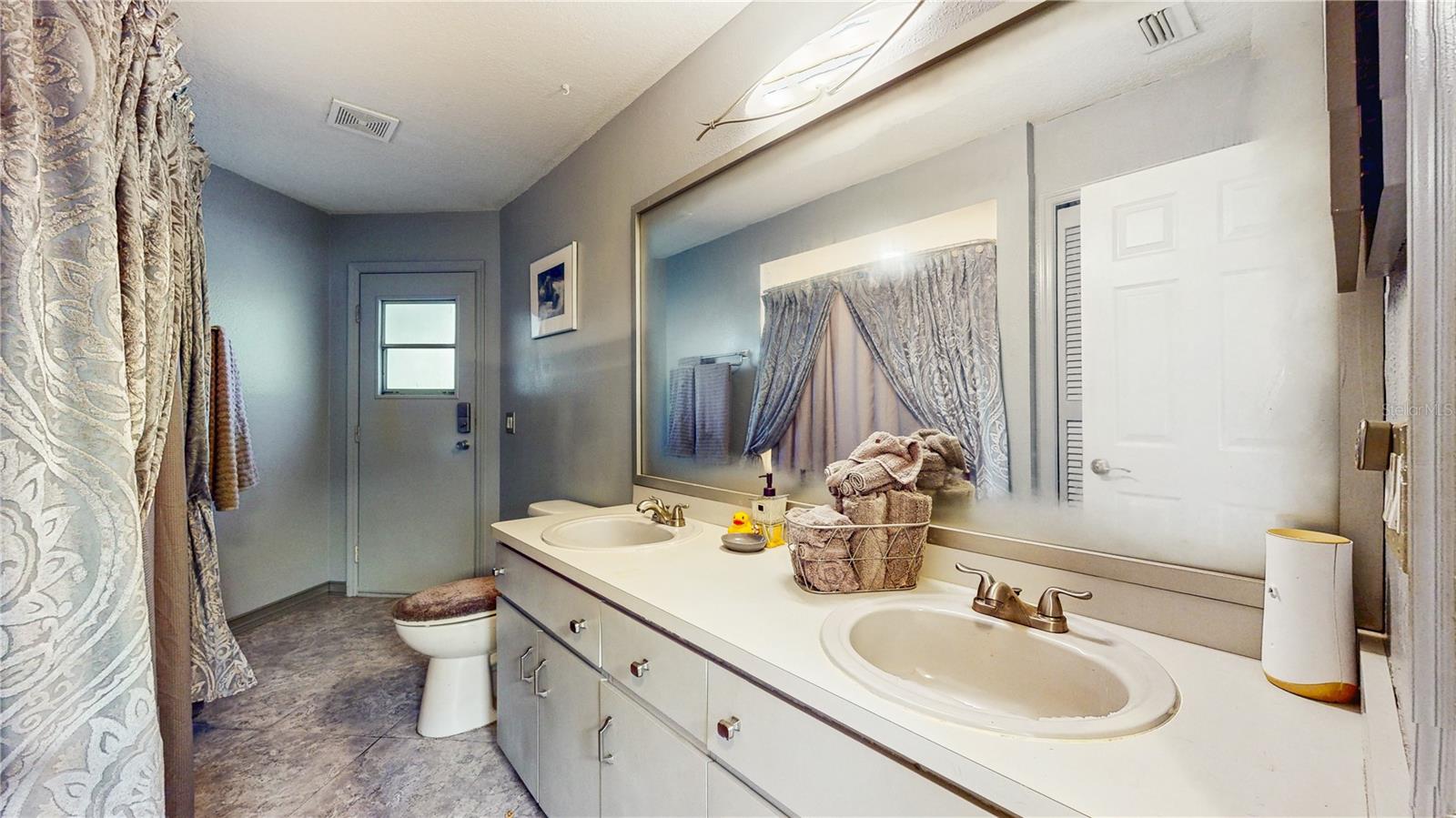 Listing photo id 19 for 8278 Spring Hill Drive