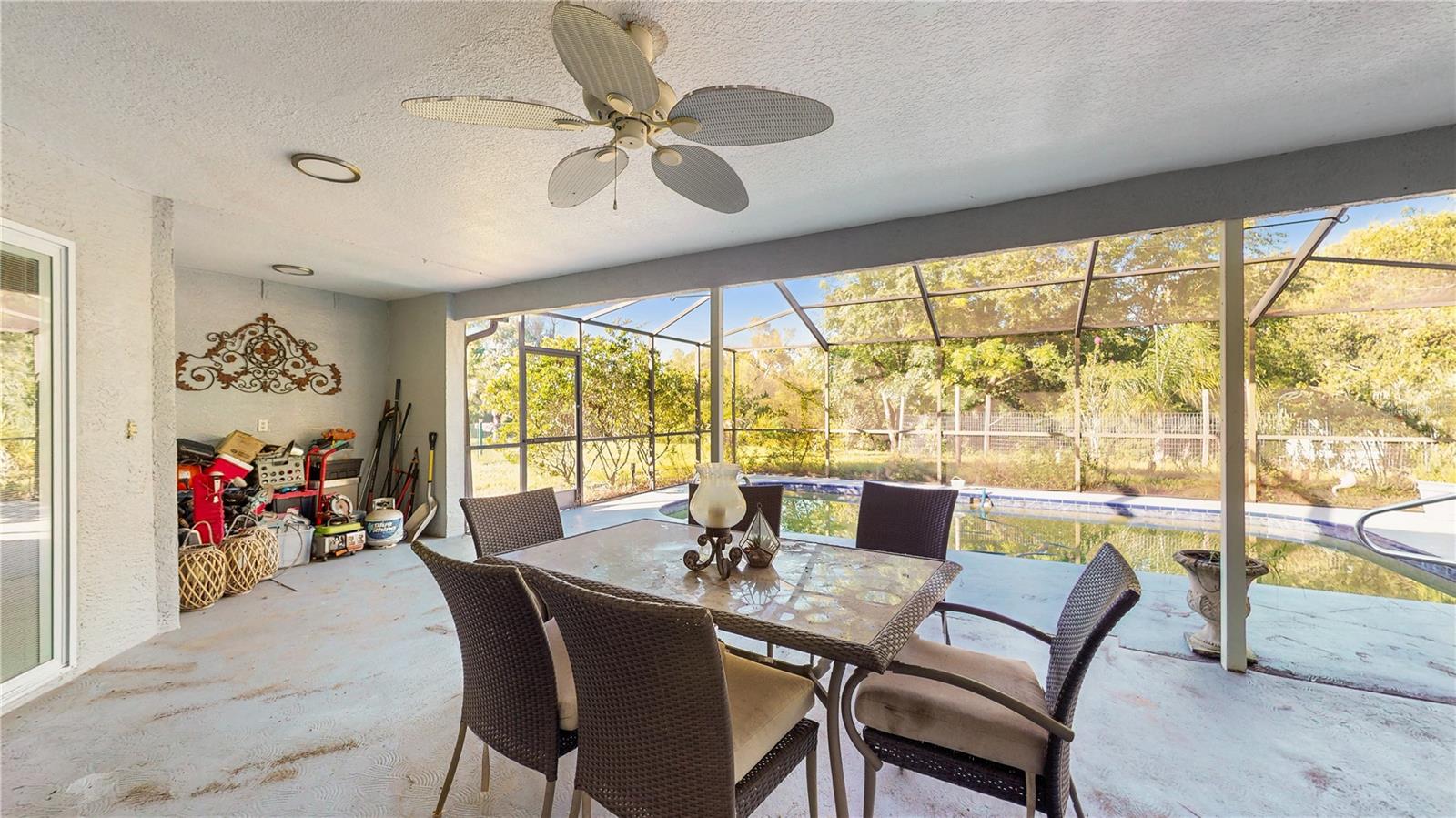 Listing photo id 21 for 8278 Spring Hill Drive