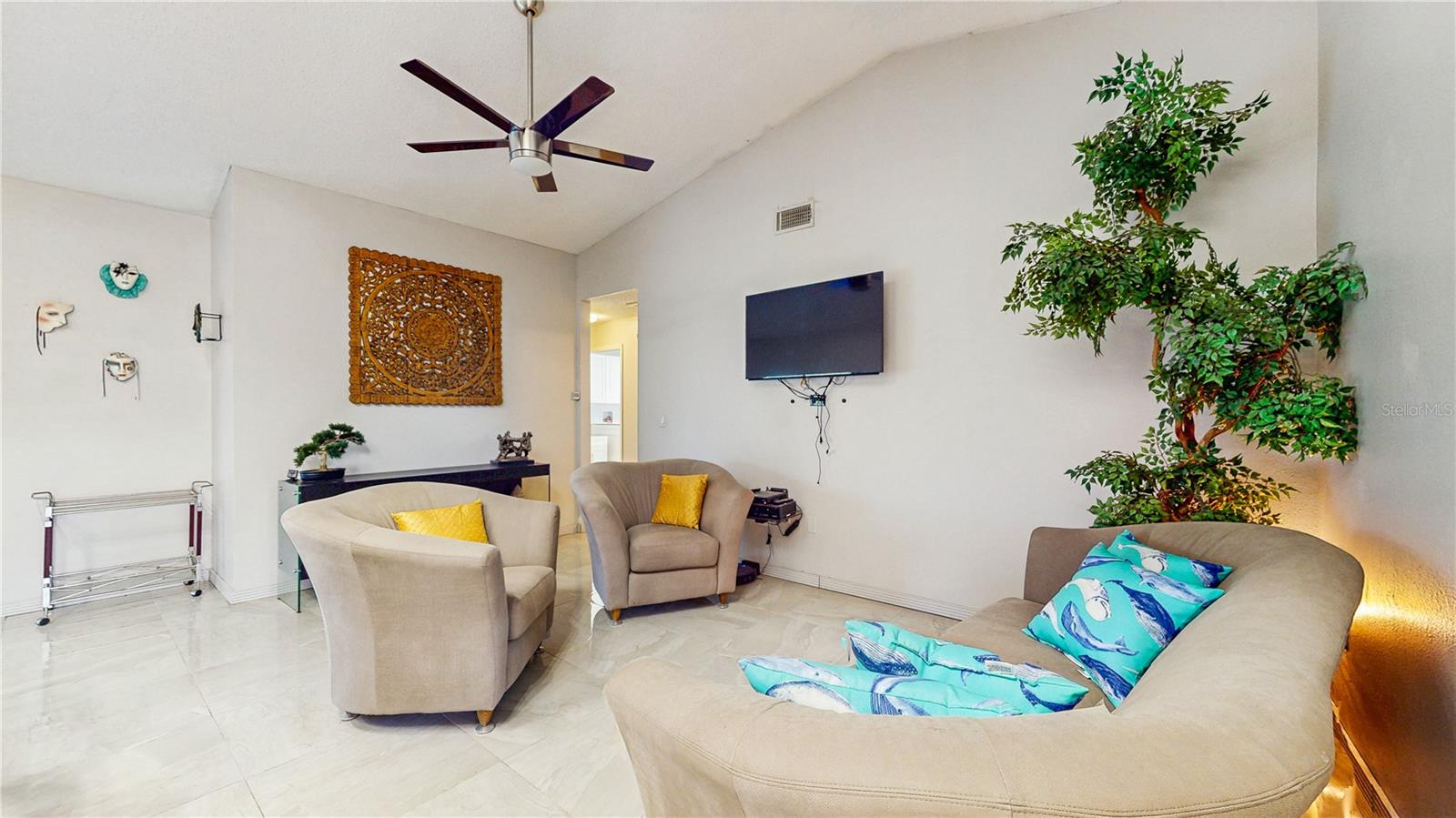 Listing photo id 4 for 8278 Spring Hill Drive