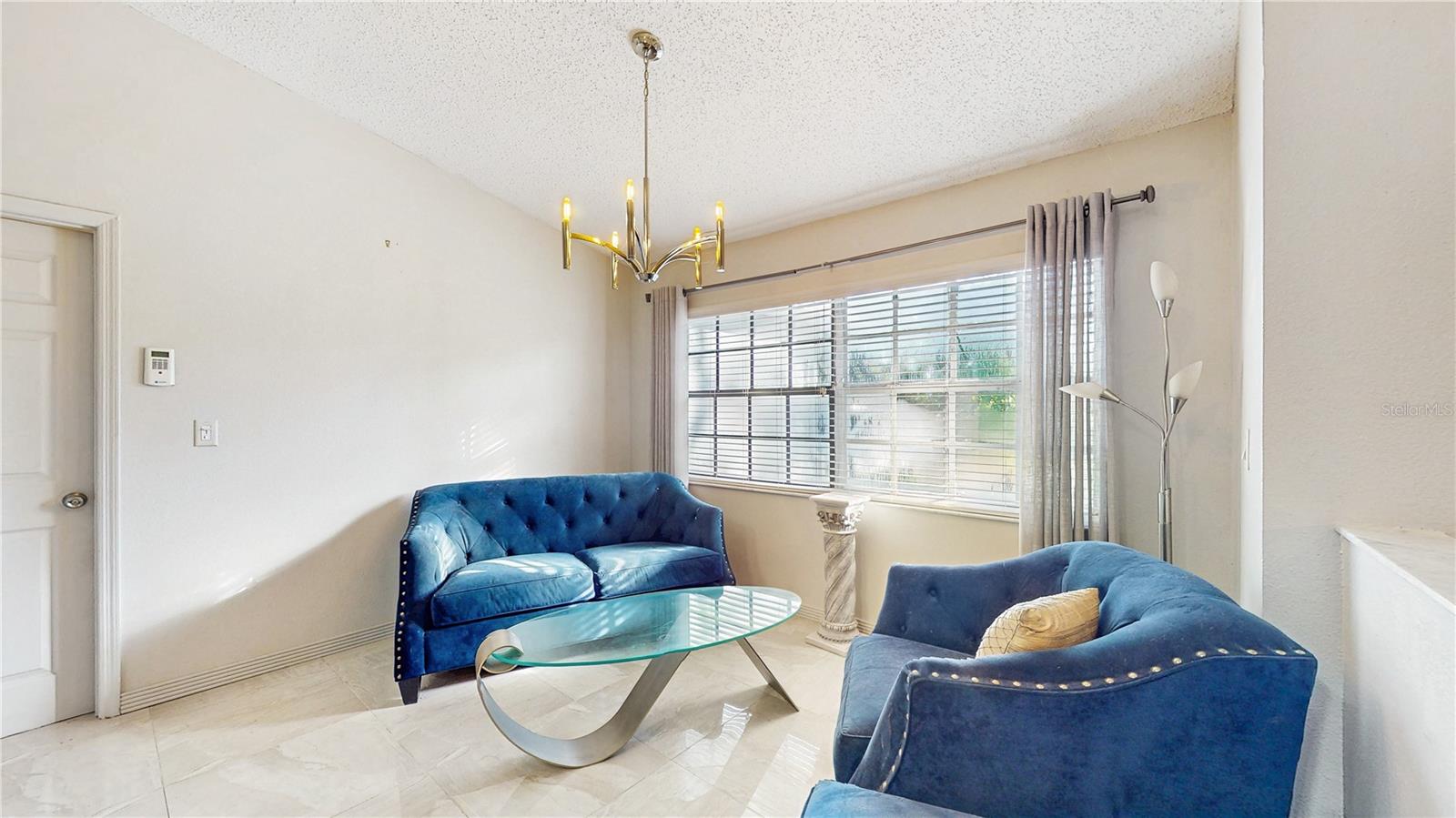 Listing photo id 6 for 8278 Spring Hill Drive