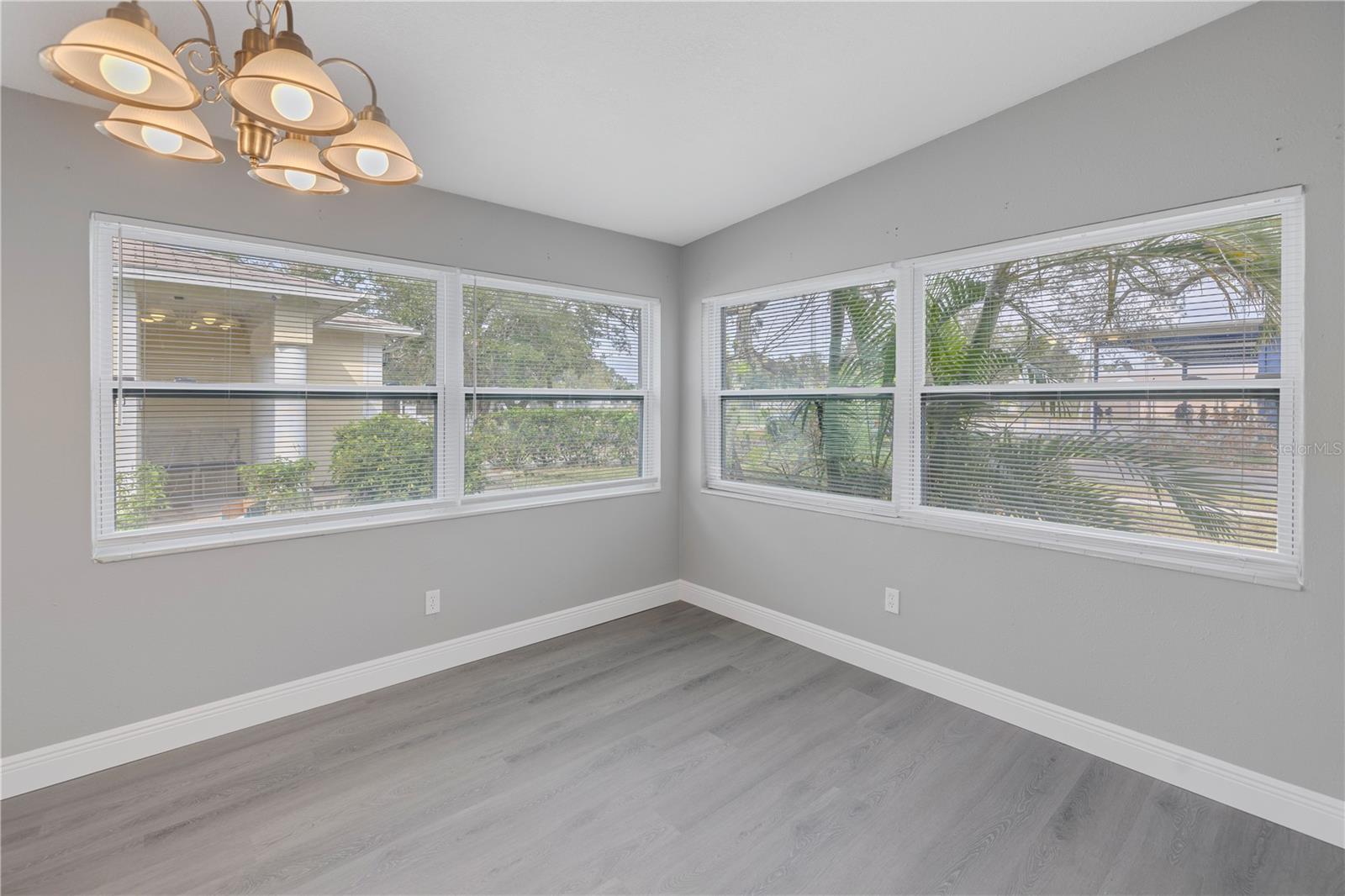 Listing photo id 8 for 4027 7th Street S