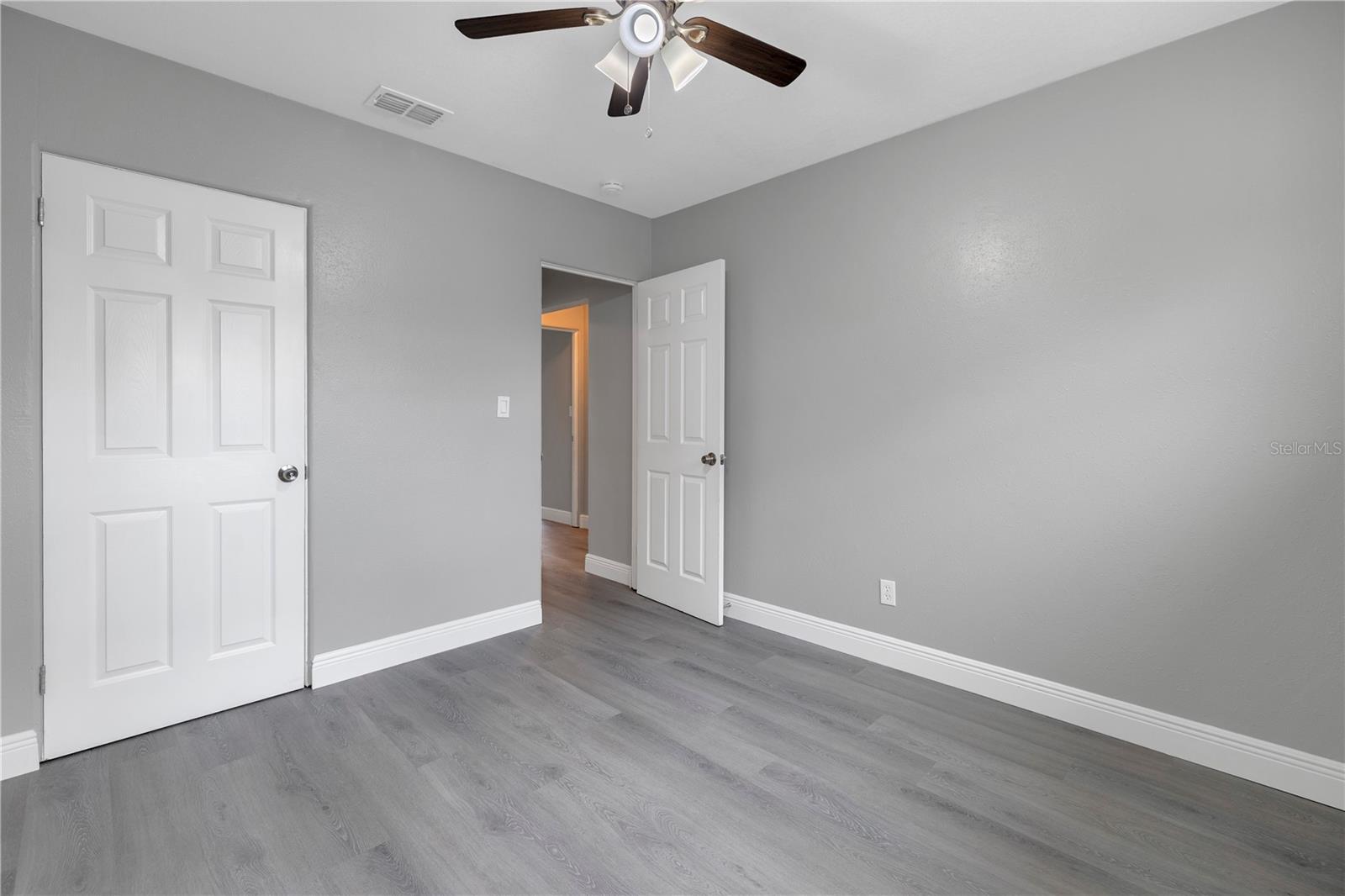 Listing photo id 9 for 4027 7th Street S