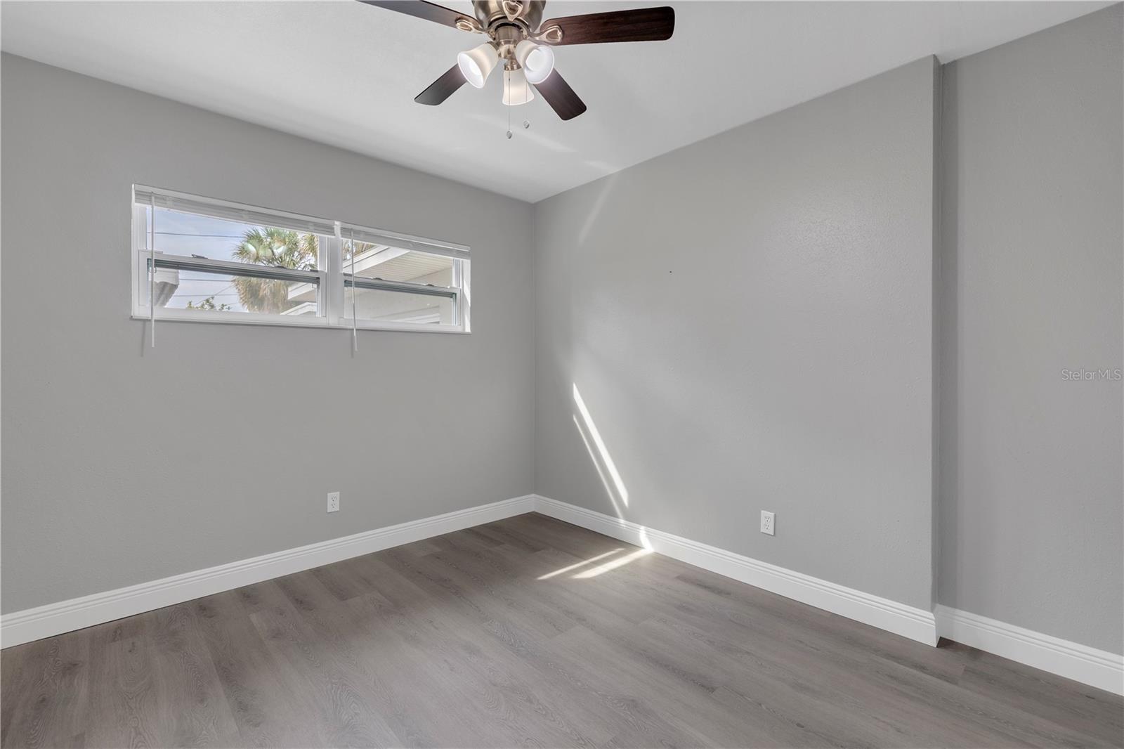 Listing photo id 10 for 4027 7th Street S