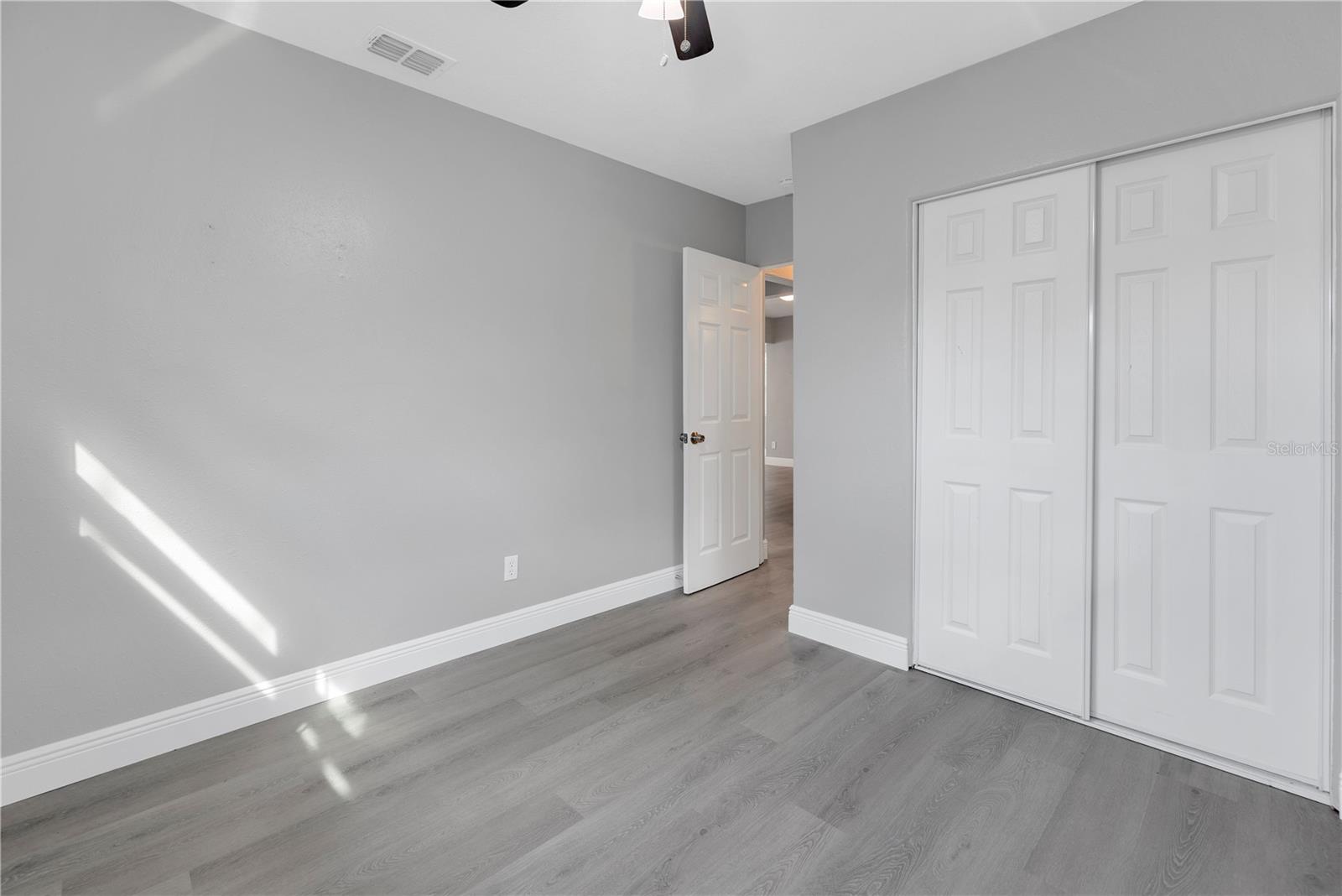 Listing photo id 11 for 4027 7th Street S