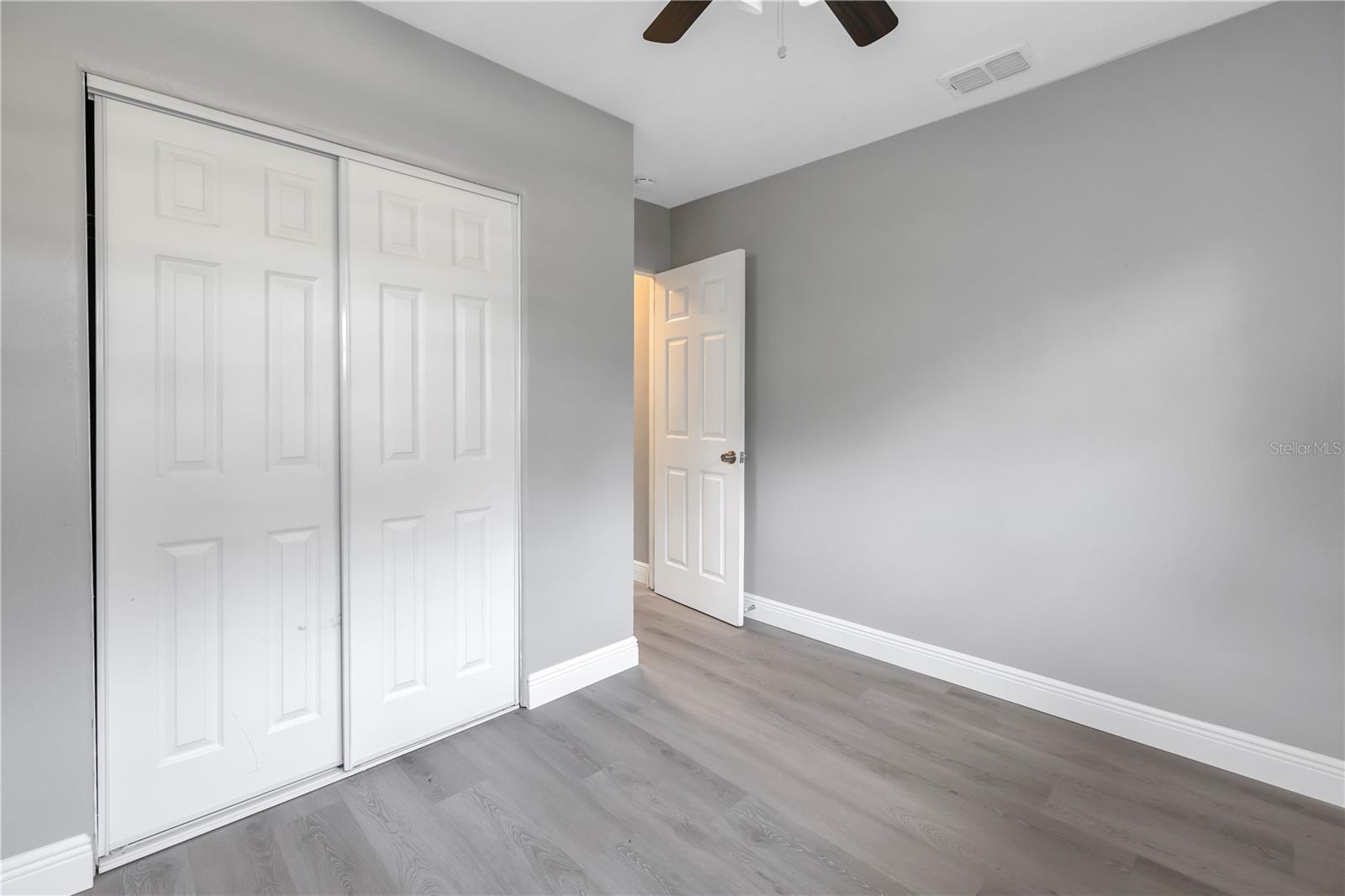 Listing photo id 14 for 4027 7th Street S
