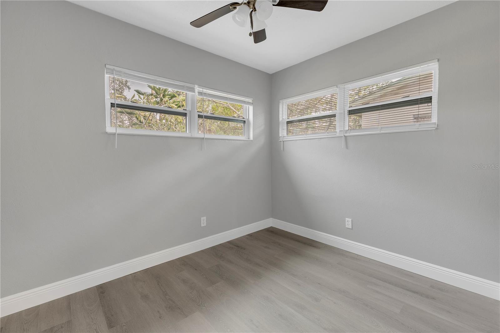 Listing photo id 15 for 4027 7th Street S