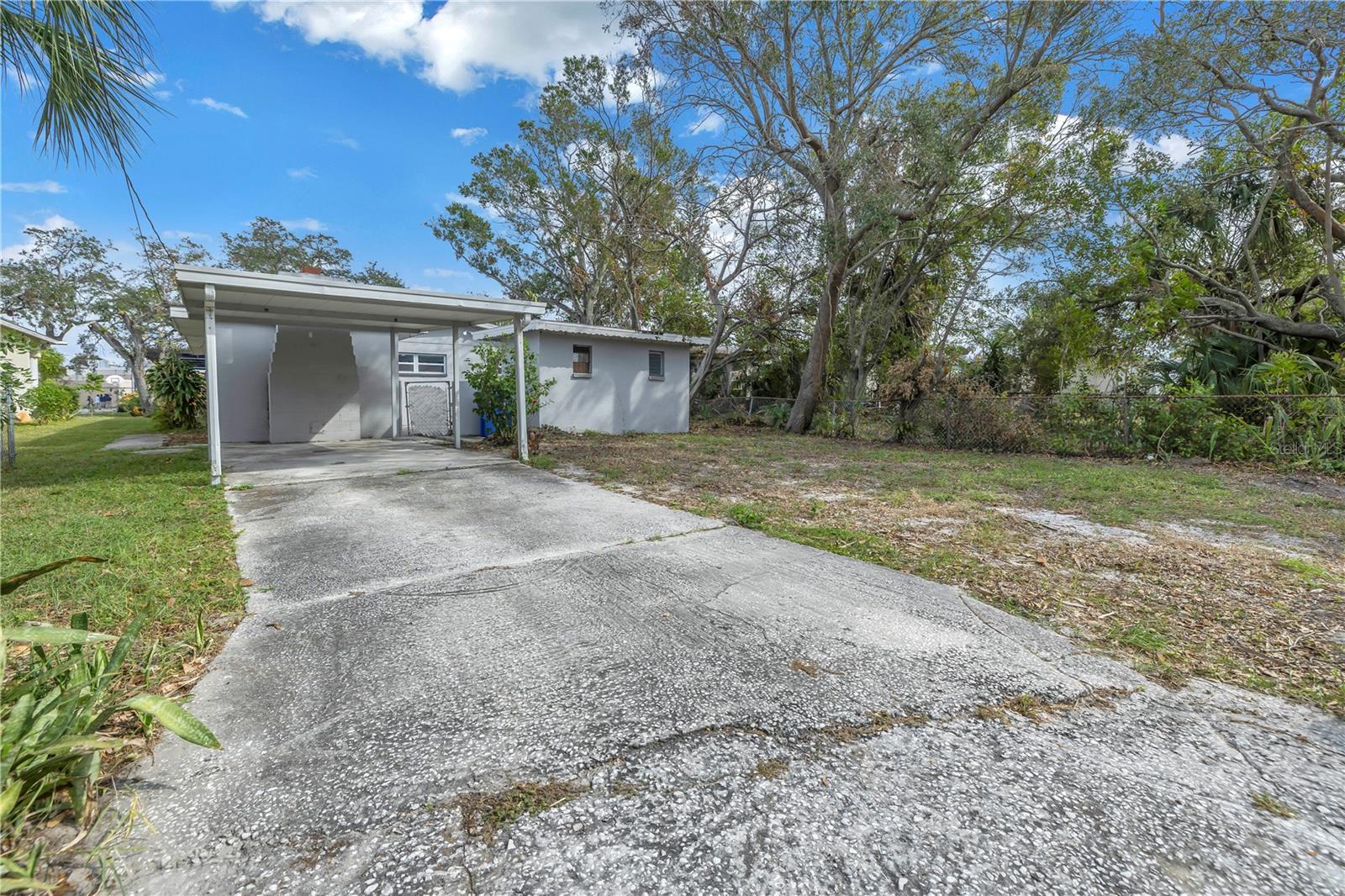 Listing photo id 21 for 4027 7th Street S