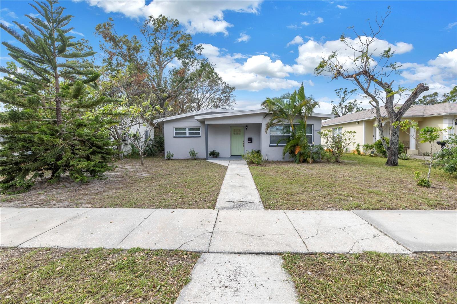 Listing photo id 3 for 4027 7th Street S