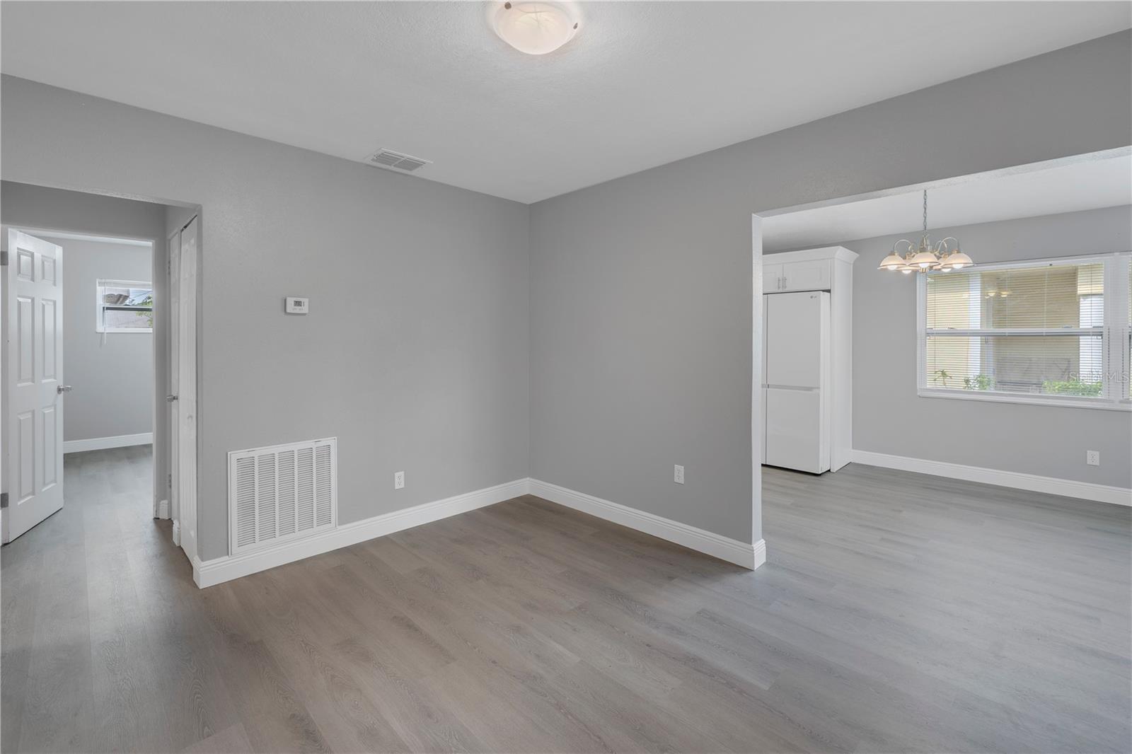 Listing photo id 5 for 4027 7th Street S