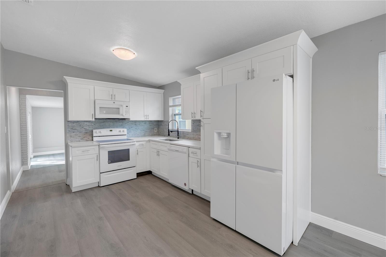 Listing photo id 7 for 4027 7th Street S