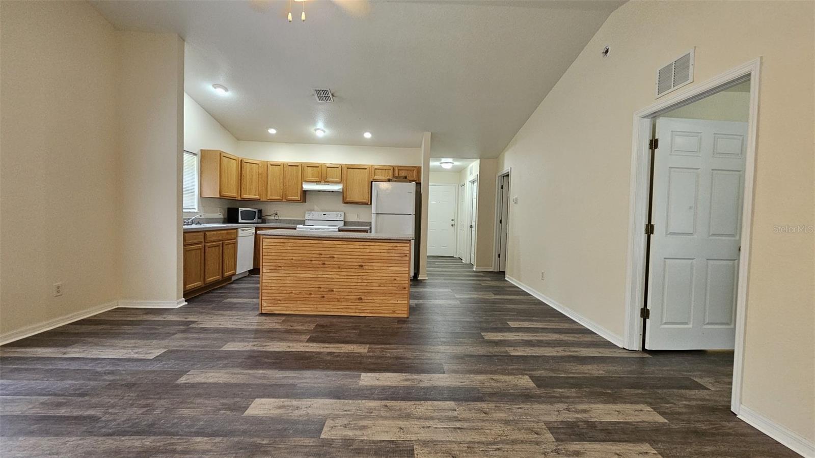 Image 3 of 35 For 6300 Oak Park Boulevard