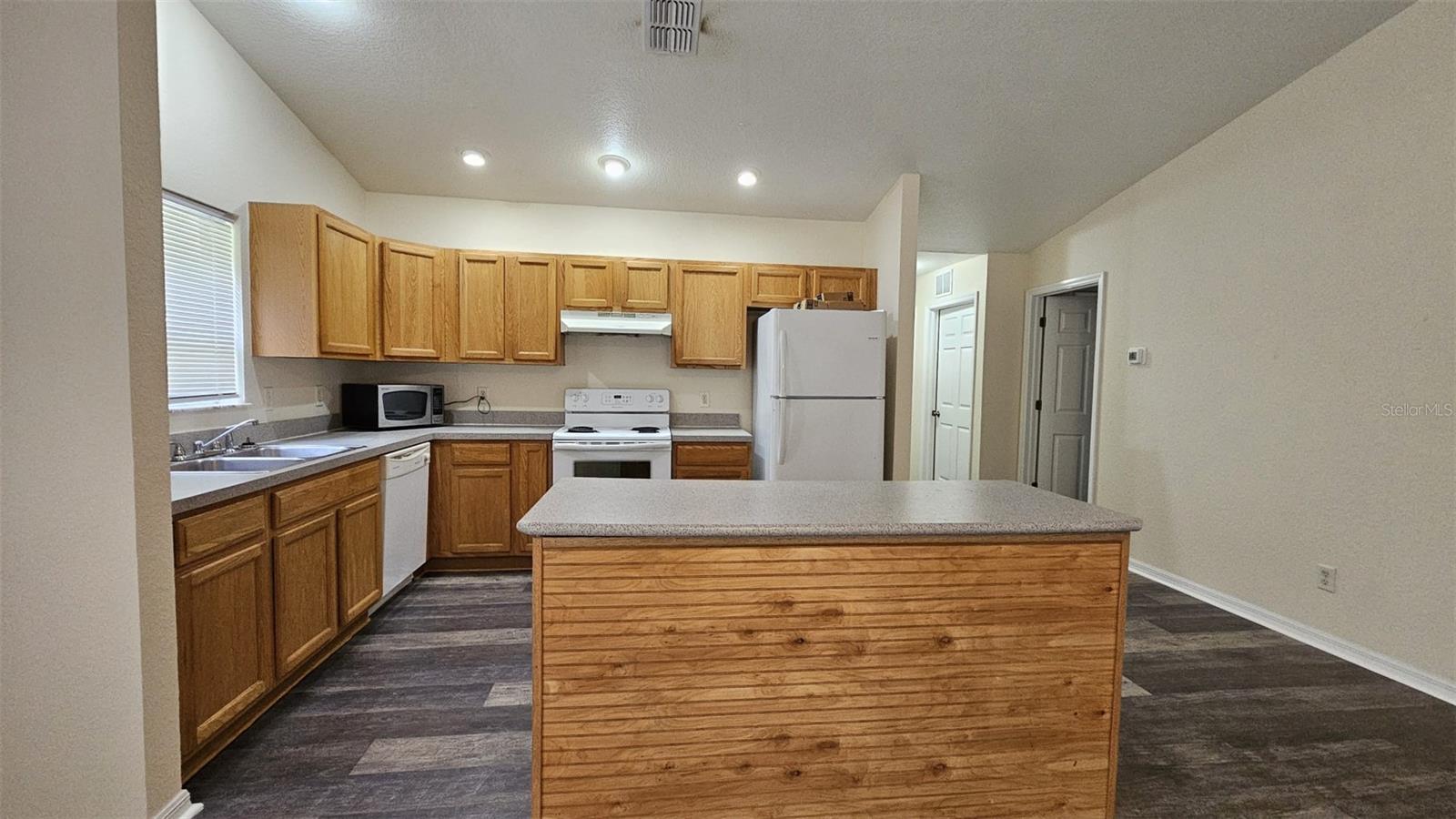 Image 7 of 35 For 6300 Oak Park Boulevard