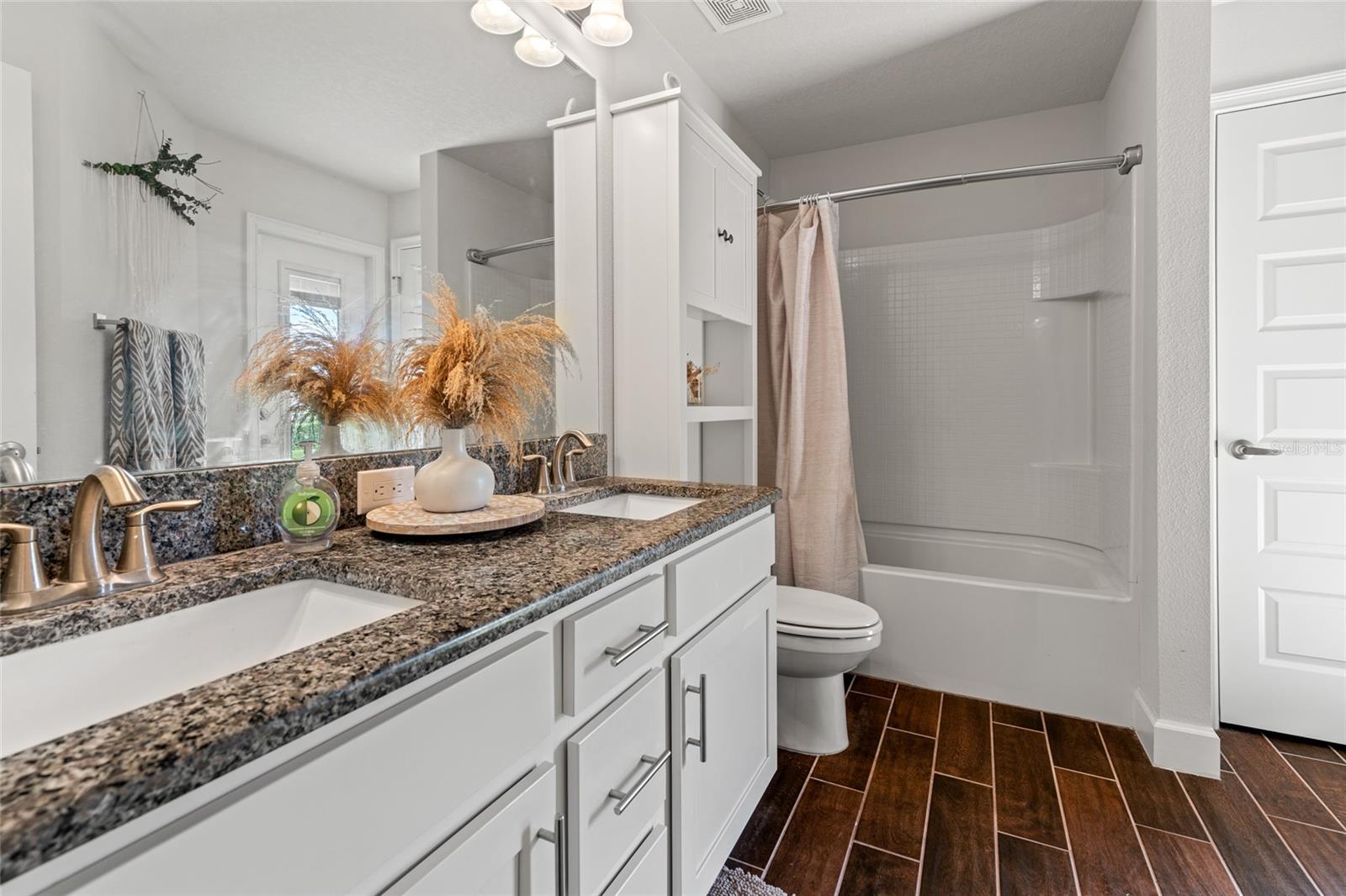 Image 21 of 38 For 13000 Summerfield Way