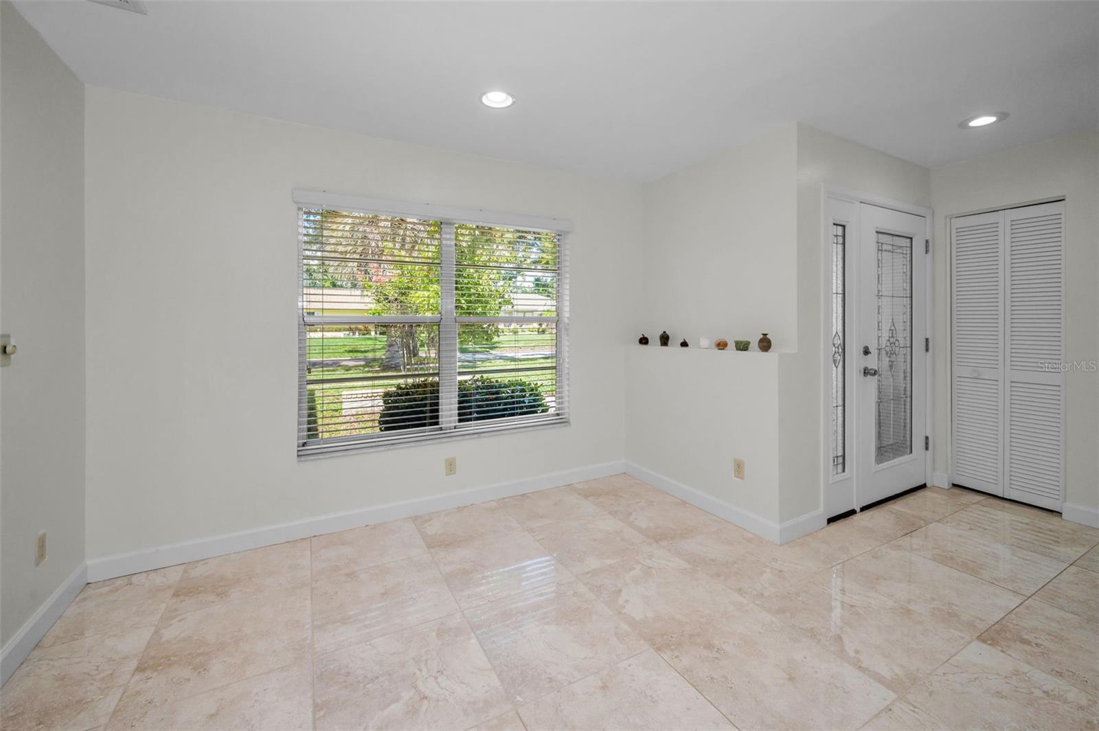 Listing photo id 11 for 1334 Glengarry Drive