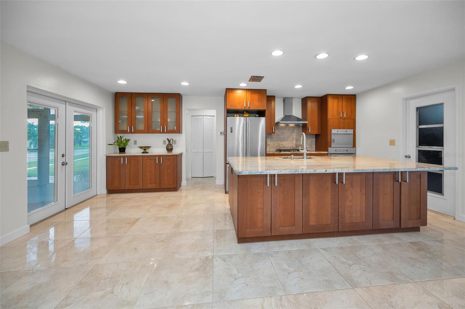 Listing photo id 14 for 1334 Glengarry Drive