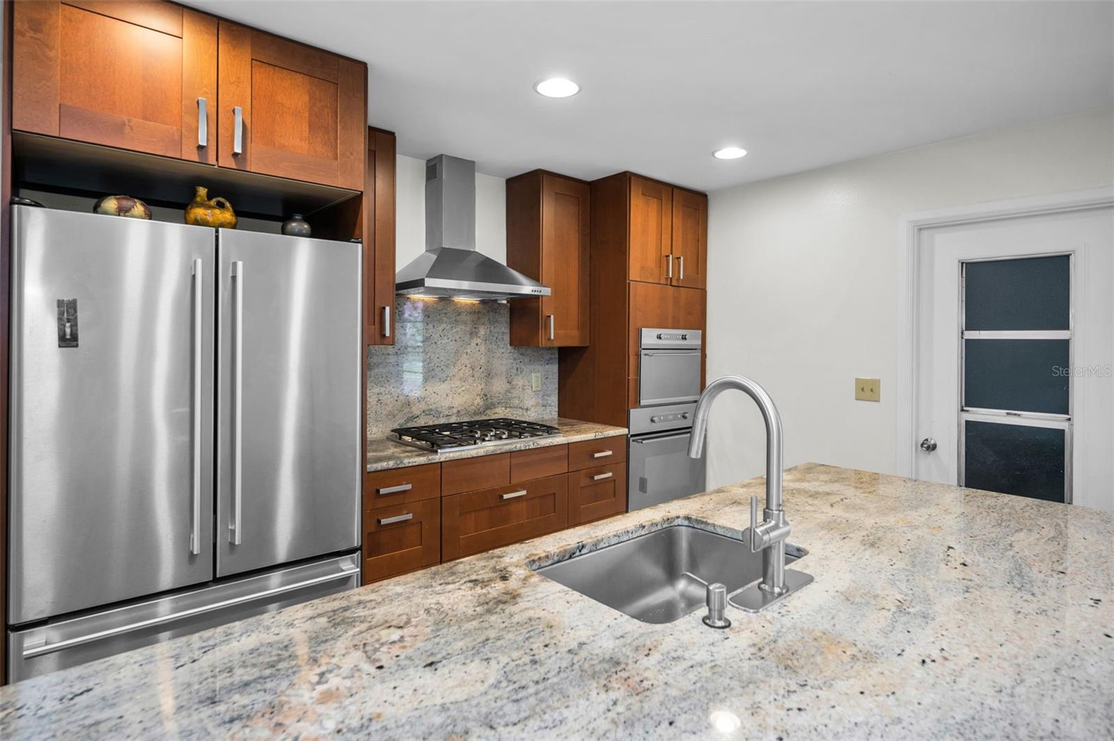 Listing photo id 16 for 1334 Glengarry Drive