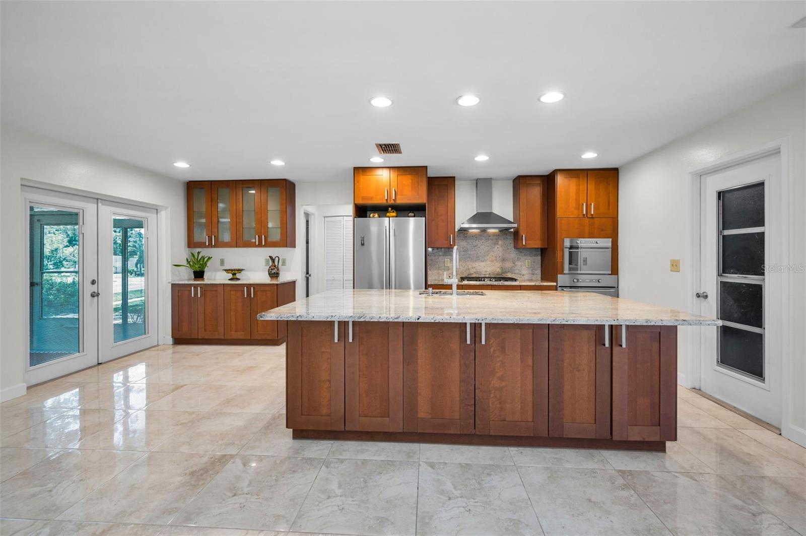 Listing photo id 17 for 1334 Glengarry Drive