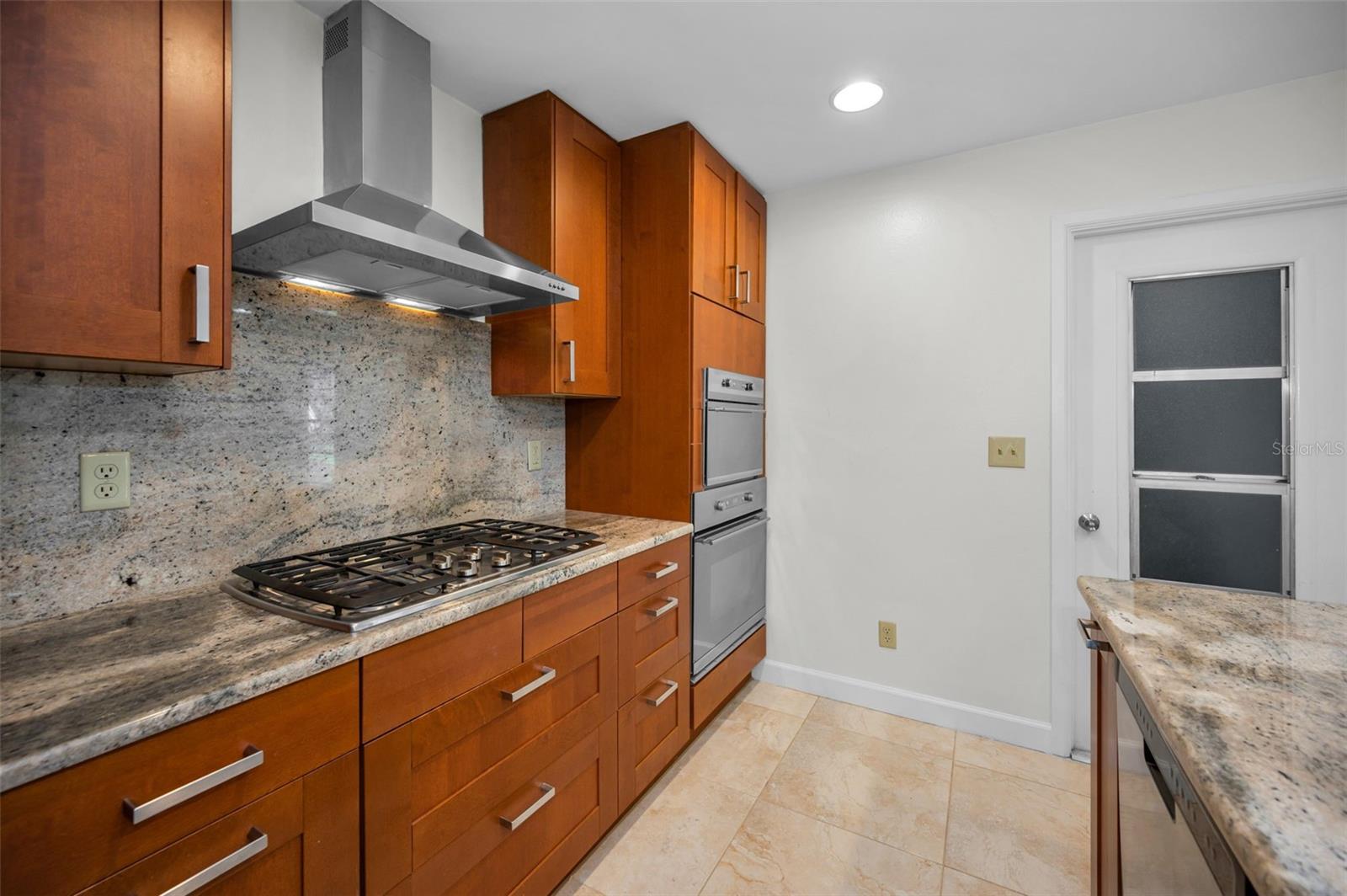 Listing photo id 18 for 1334 Glengarry Drive
