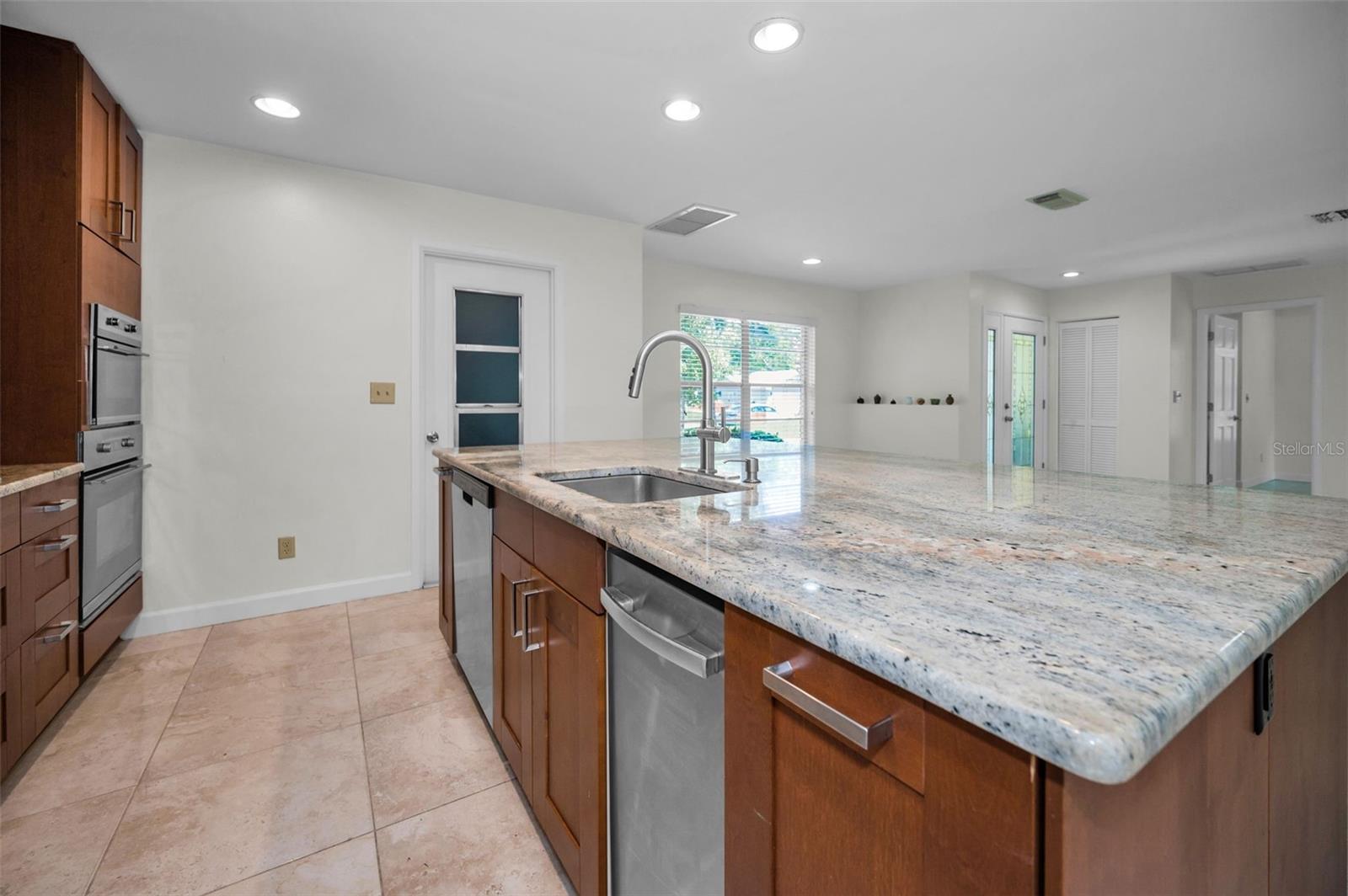 Listing photo id 19 for 1334 Glengarry Drive