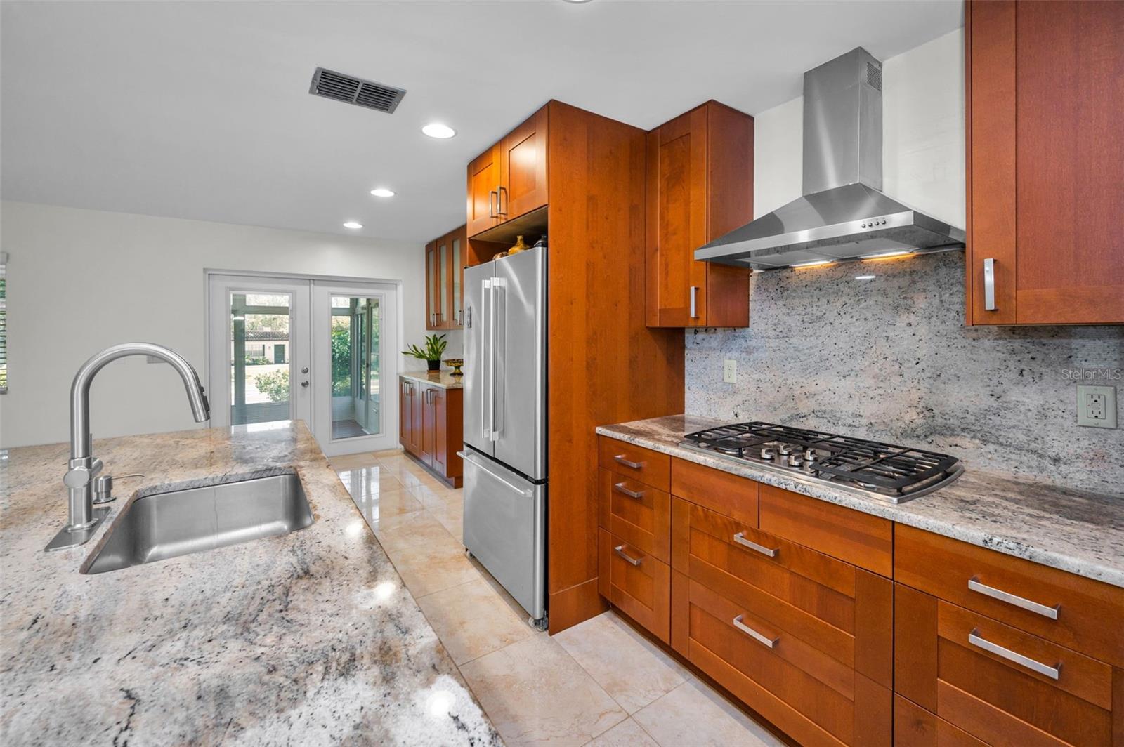 Listing photo id 22 for 1334 Glengarry Drive