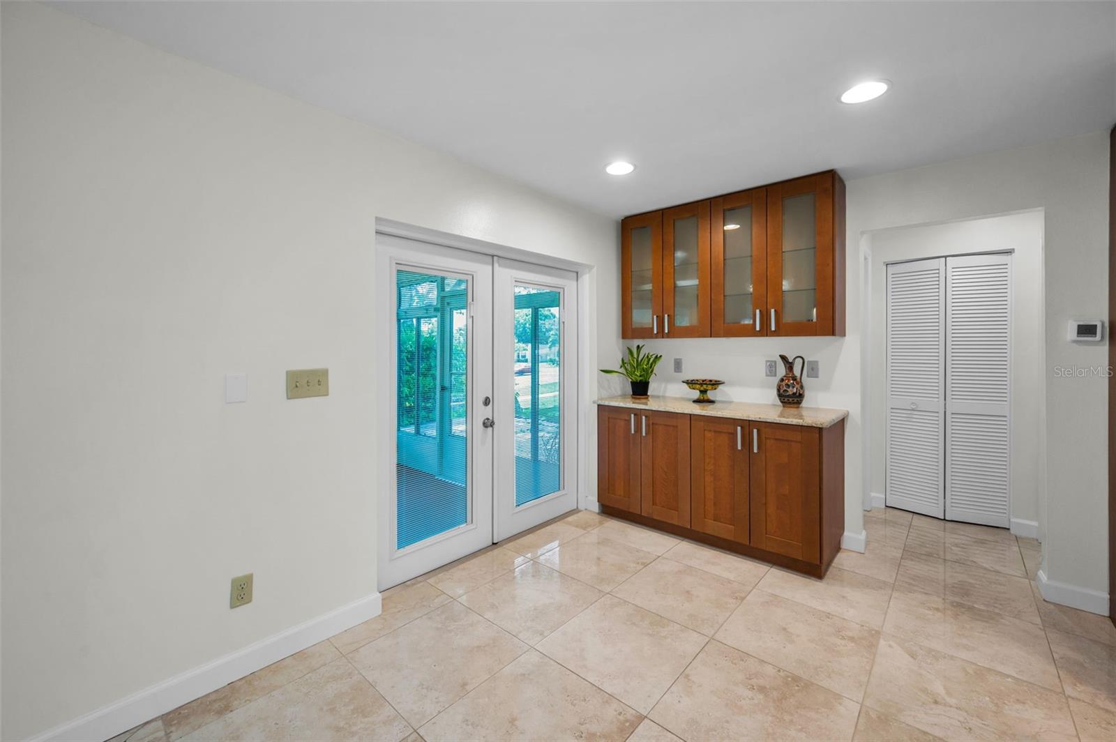 Listing photo id 24 for 1334 Glengarry Drive
