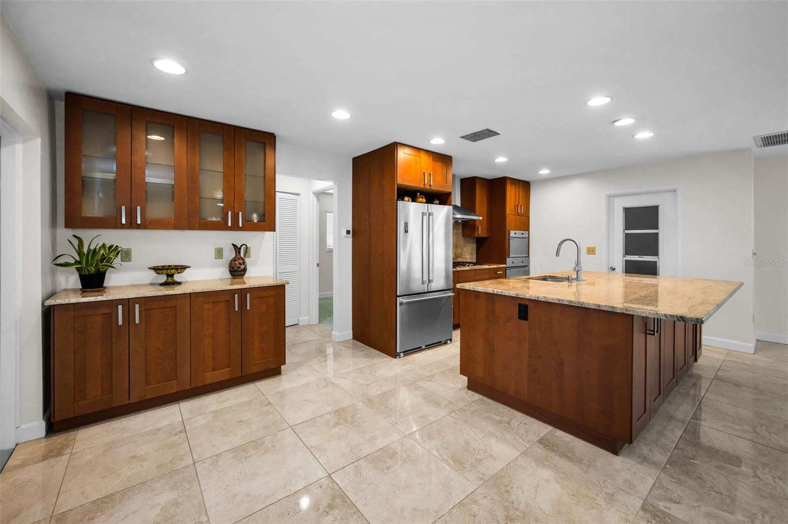 Listing photo id 25 for 1334 Glengarry Drive