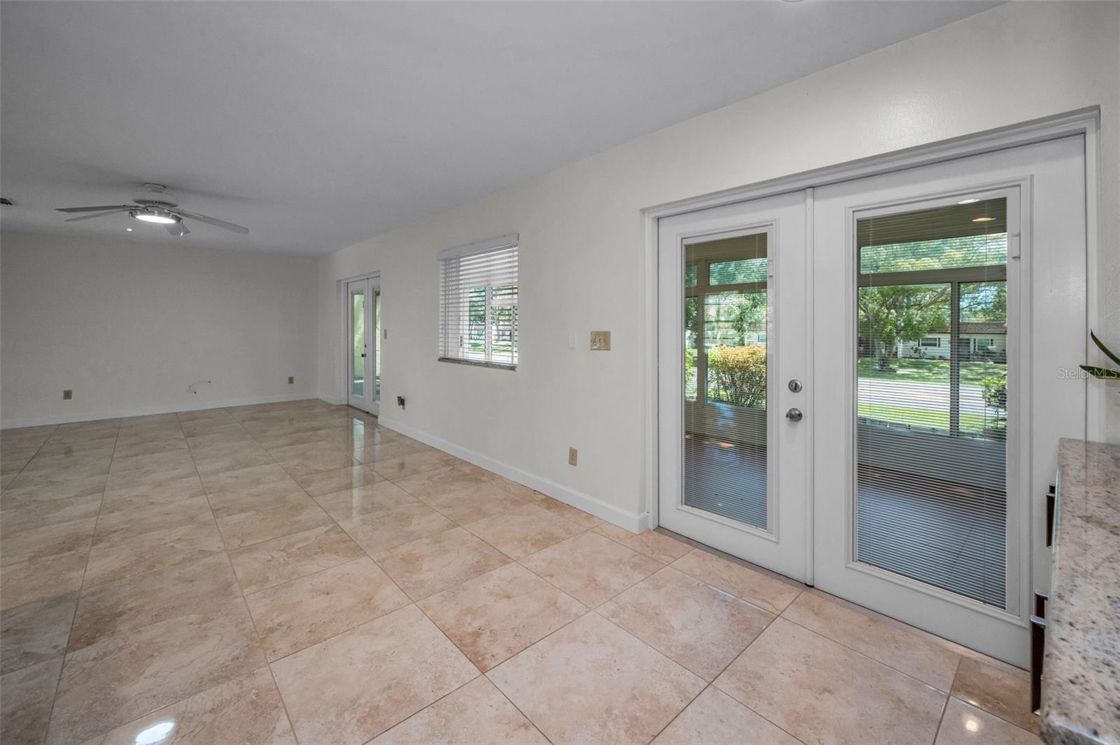 Listing photo id 27 for 1334 Glengarry Drive