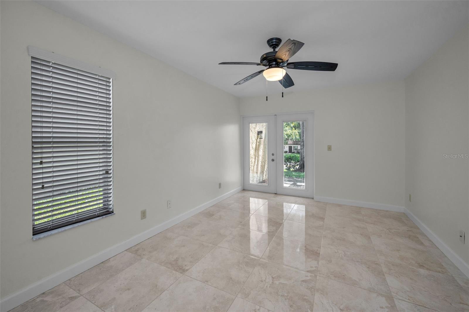 Listing photo id 28 for 1334 Glengarry Drive