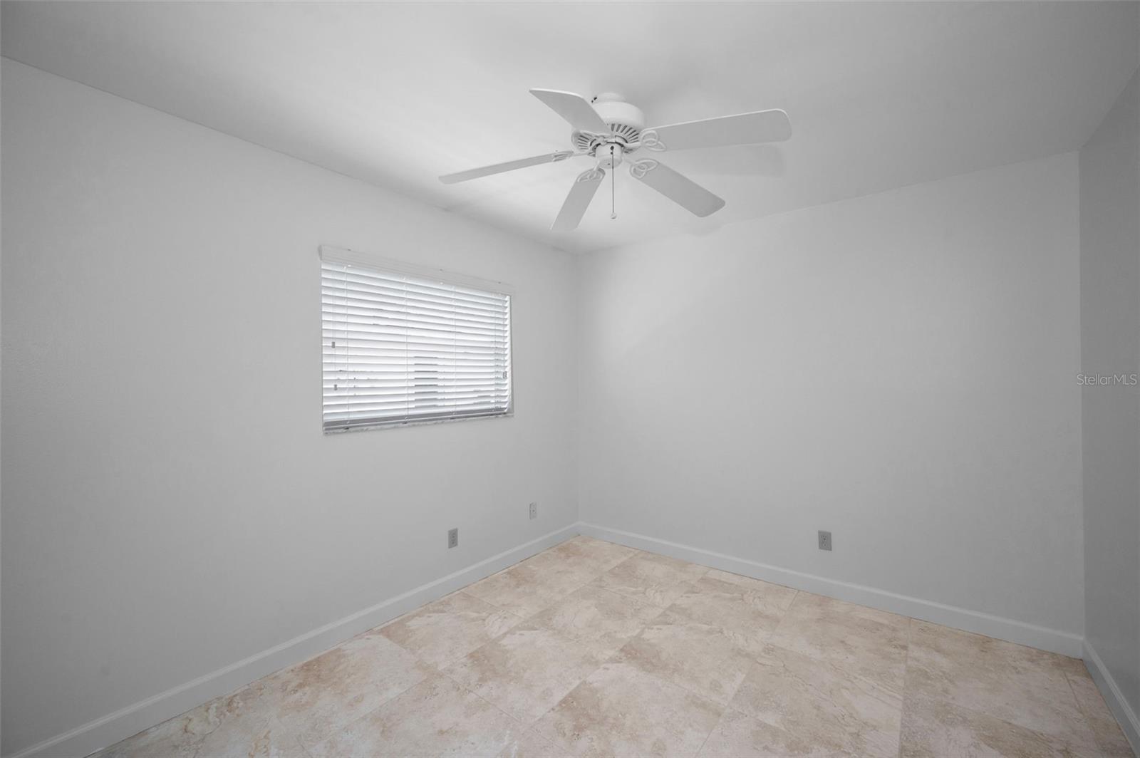 Listing photo id 33 for 1334 Glengarry Drive