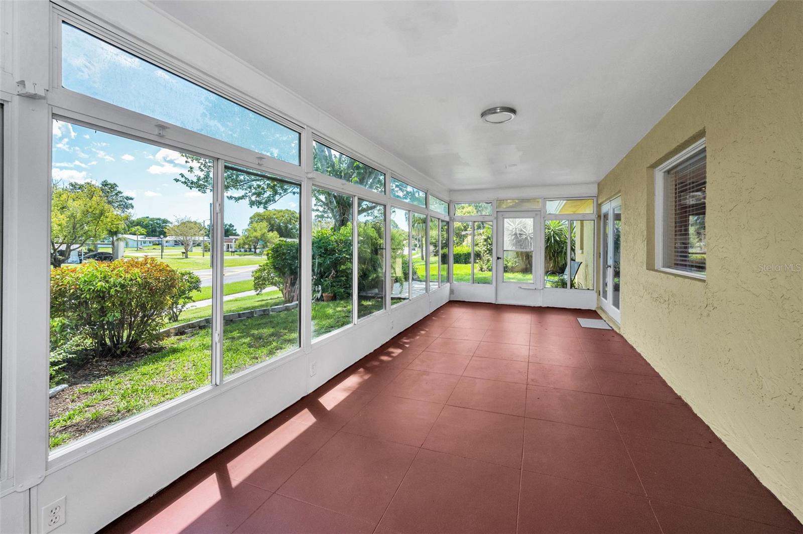 Listing photo id 38 for 1334 Glengarry Drive