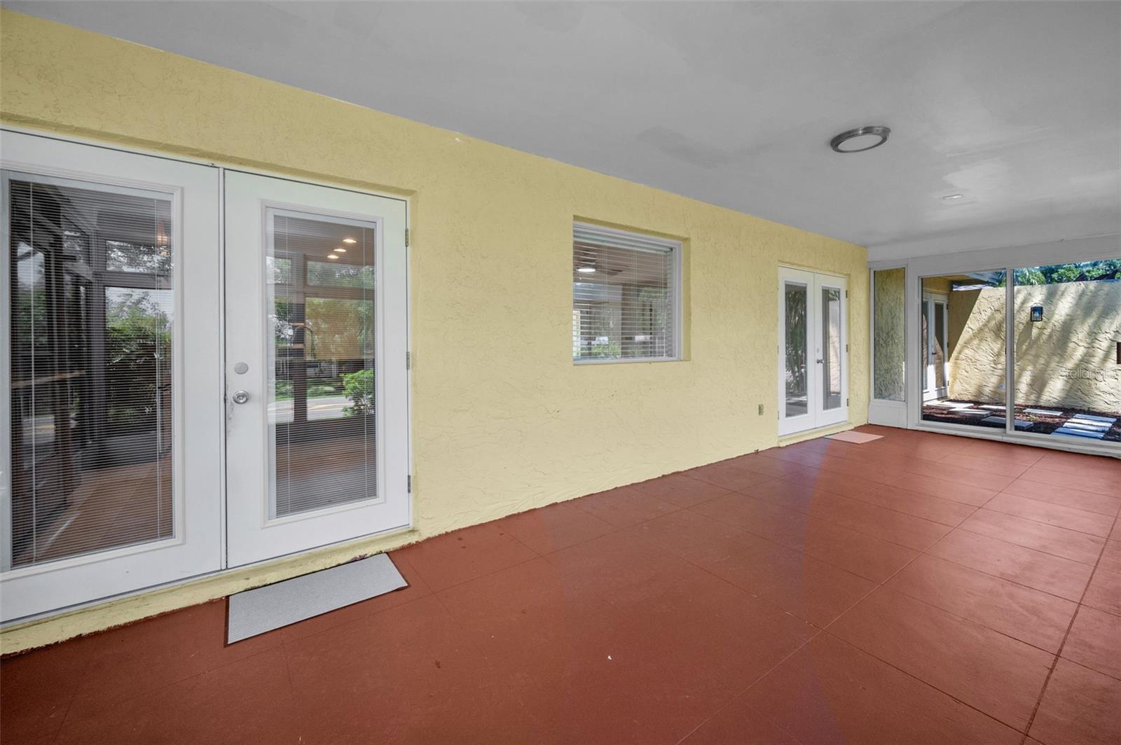Listing photo id 40 for 1334 Glengarry Drive