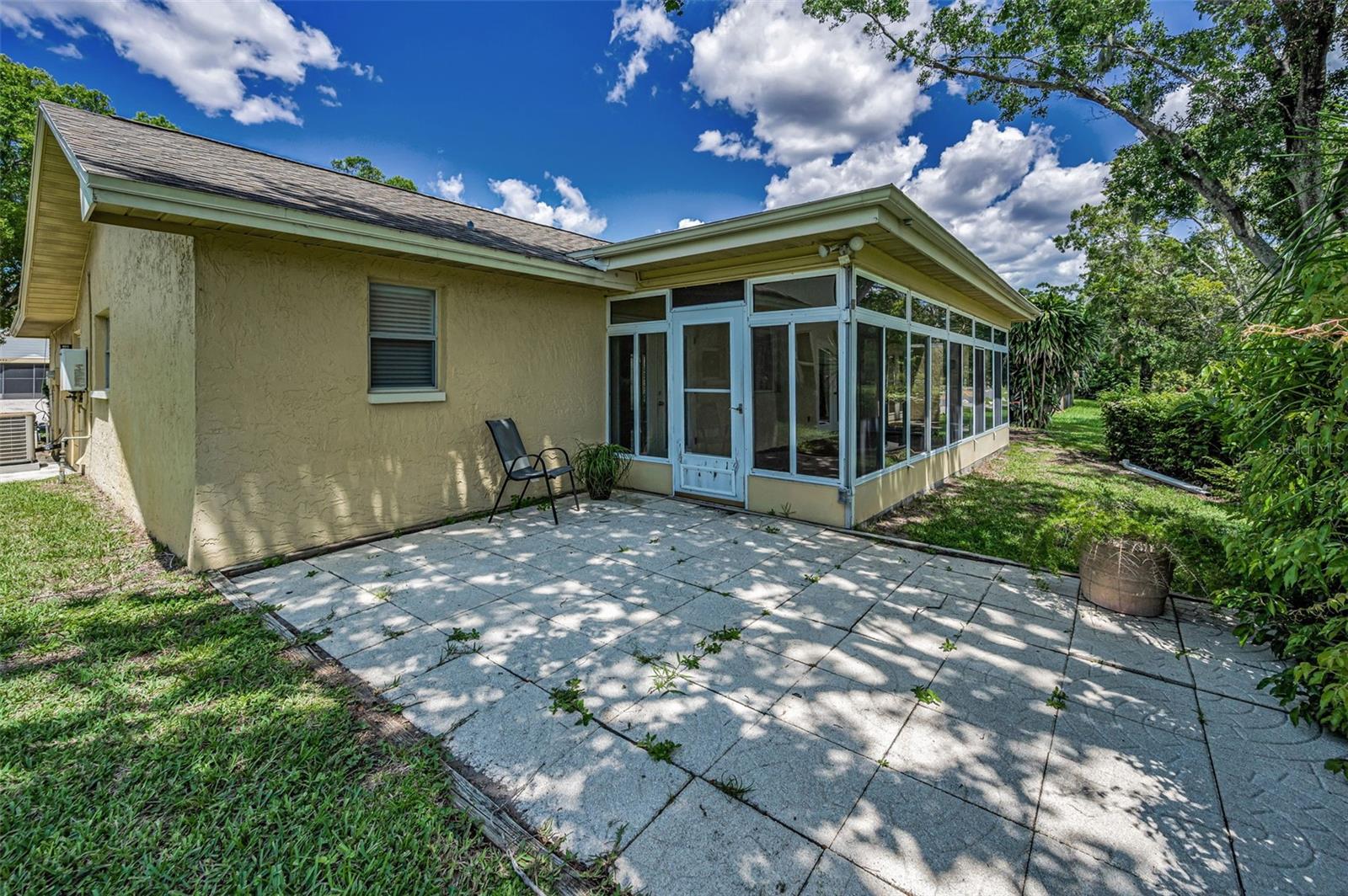 Listing photo id 47 for 1334 Glengarry Drive