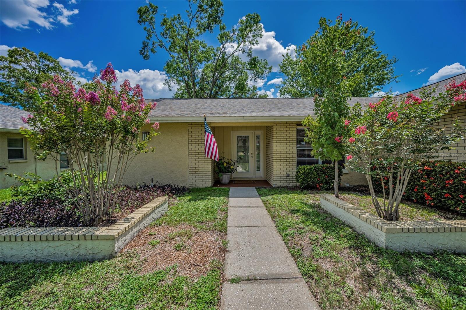 Listing photo id 4 for 1334 Glengarry Drive