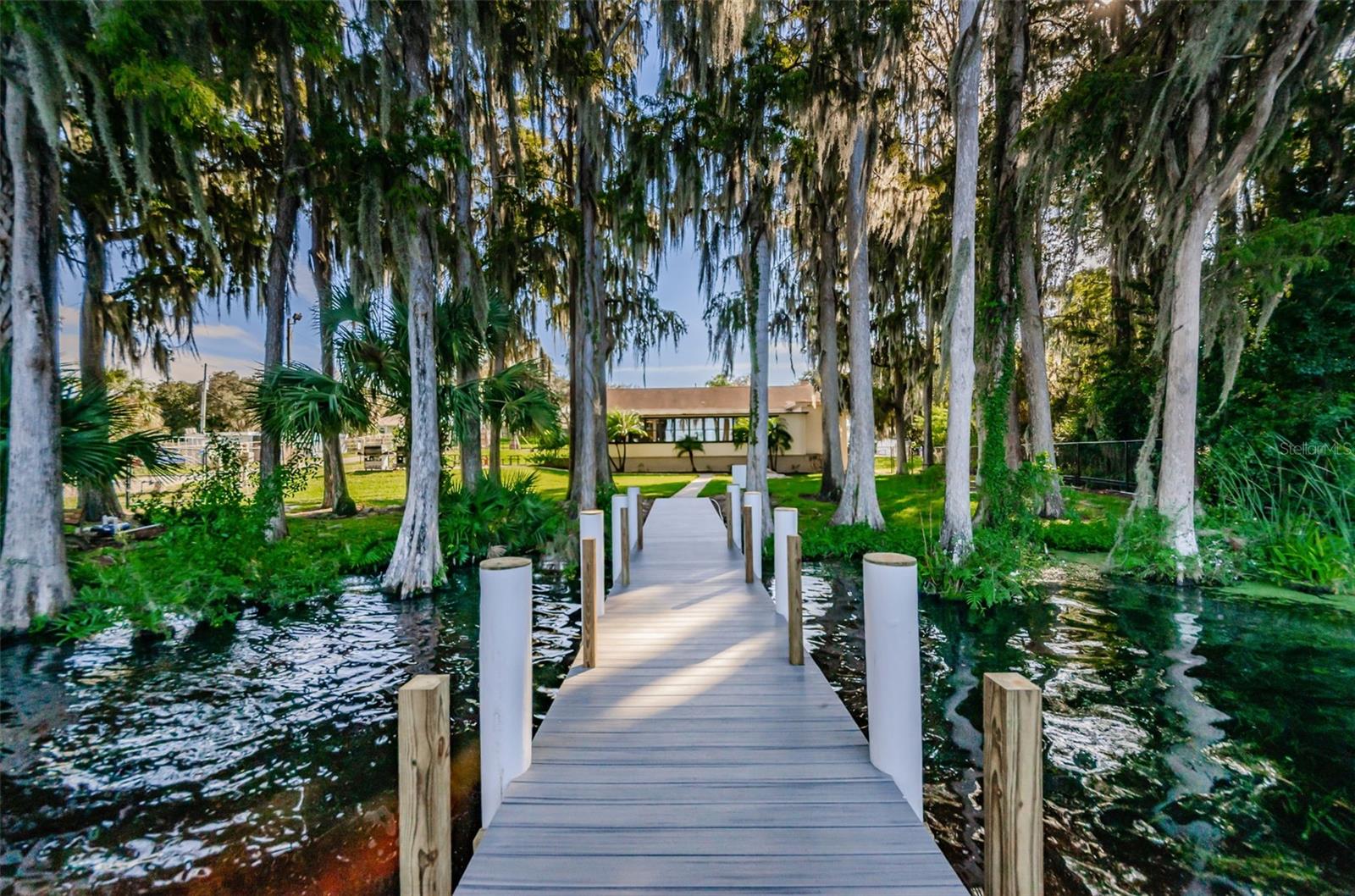 Listing photo id 77 for 1334 Glengarry Drive