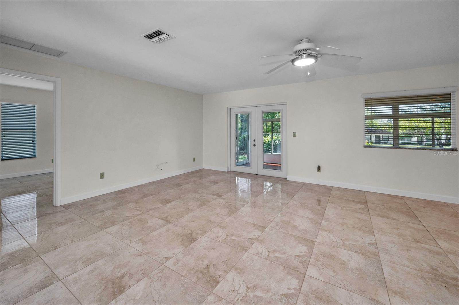 Listing photo id 7 for 1334 Glengarry Drive