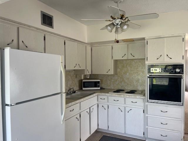 Listing photo id 16 for 2360 Irish Lane 50