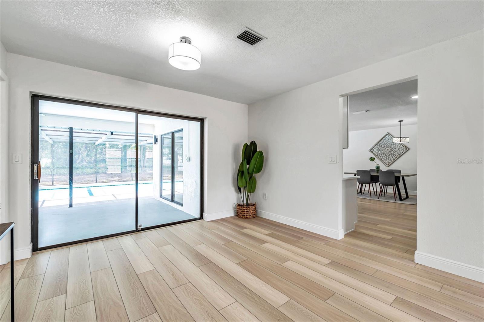 Image 33 of 61 For 10460 Hobson Street