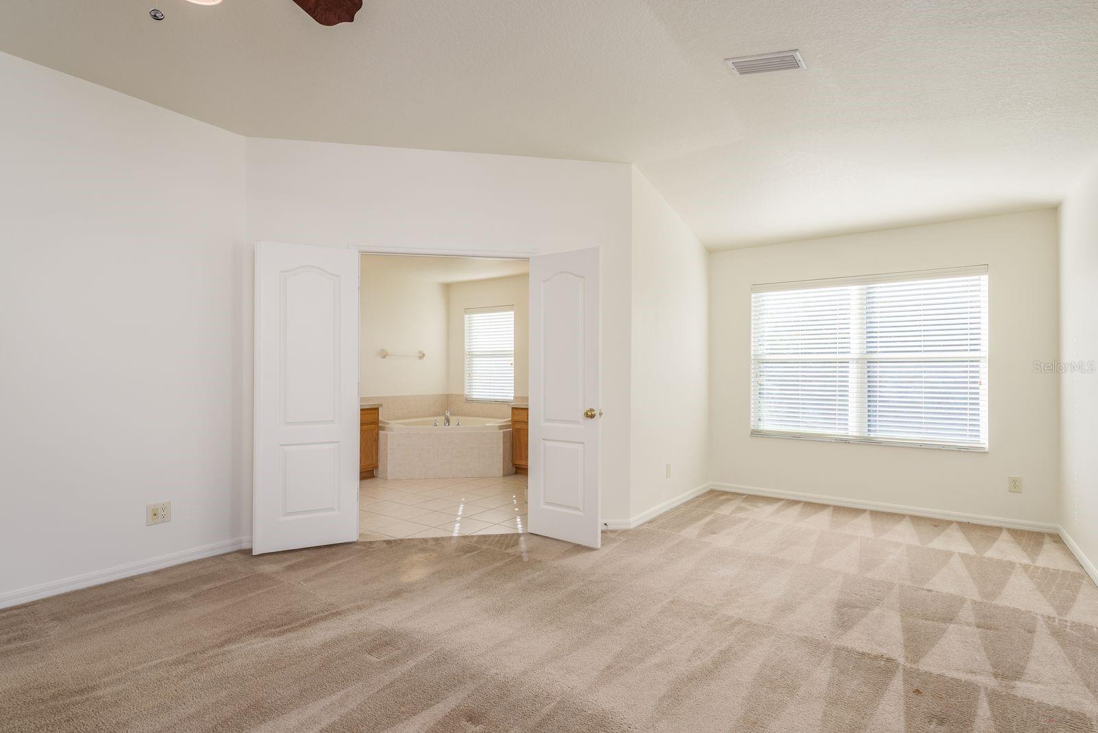 Listing photo id 25 for 2944 Downan Point Drive