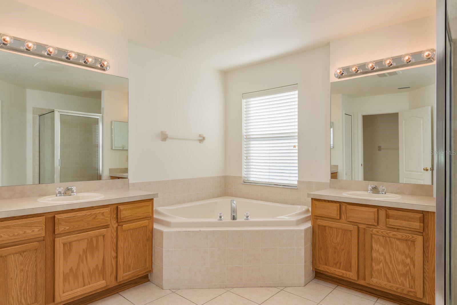 Listing photo id 27 for 2944 Downan Point Drive